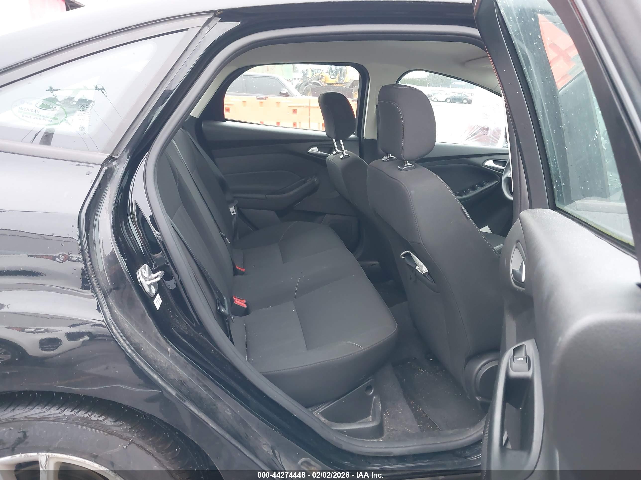 FORD FOCUS image 8