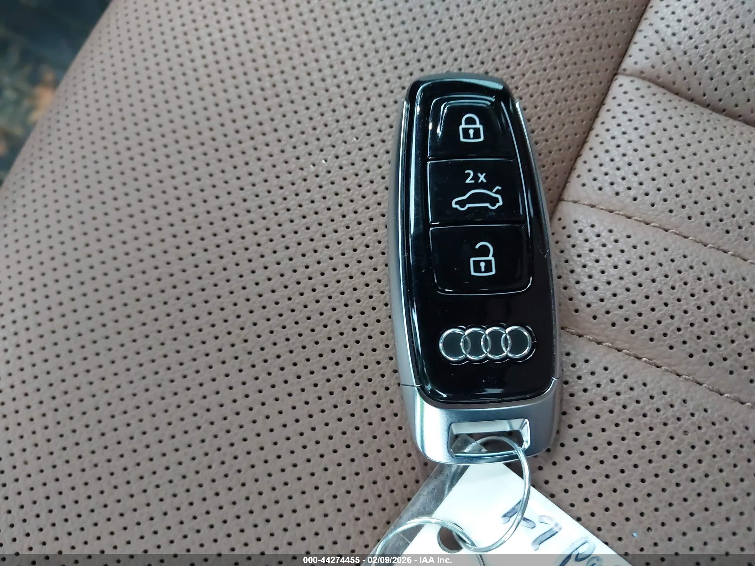 AUDI Q8 image 11