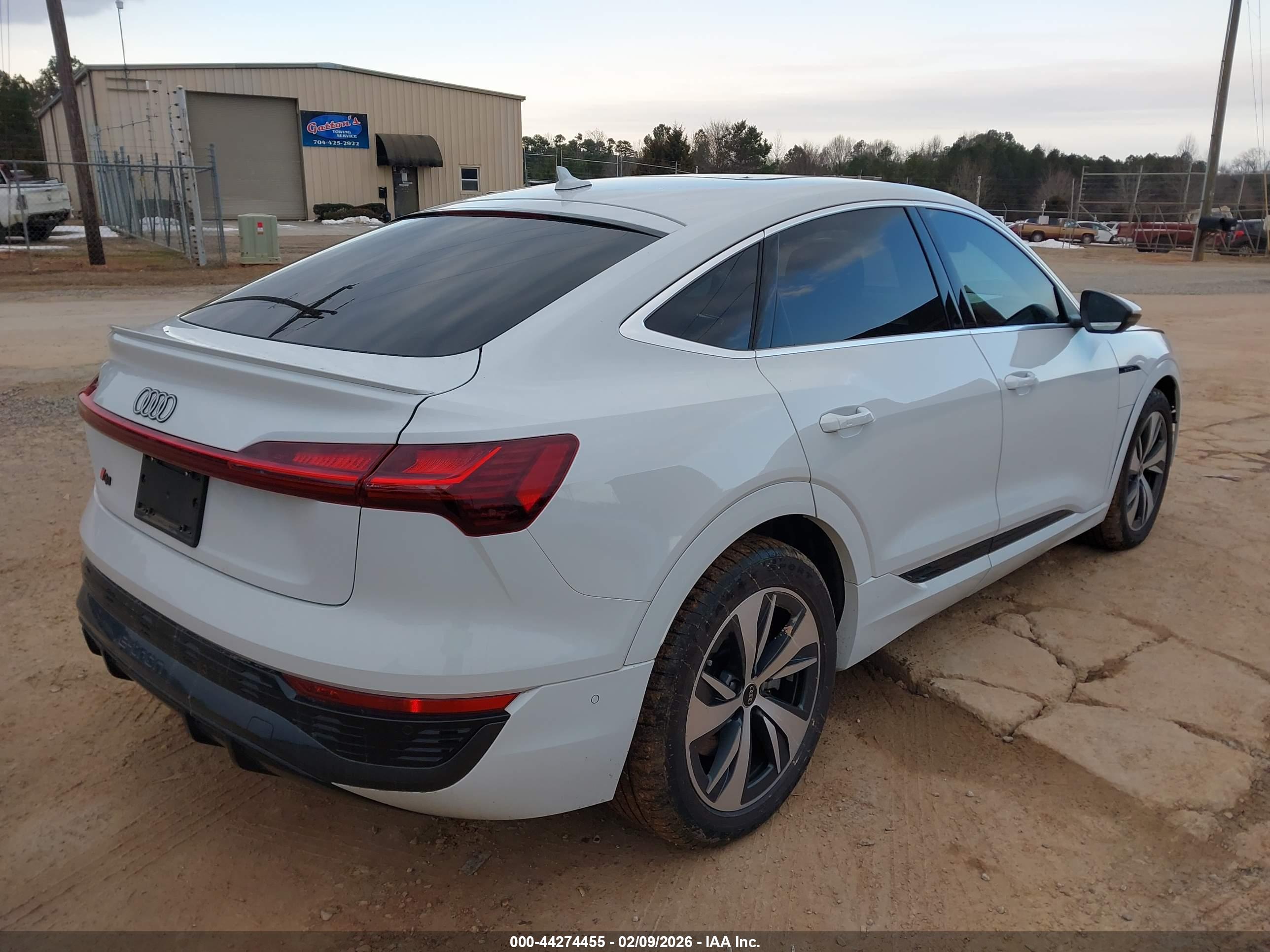 AUDI Q8 image 4