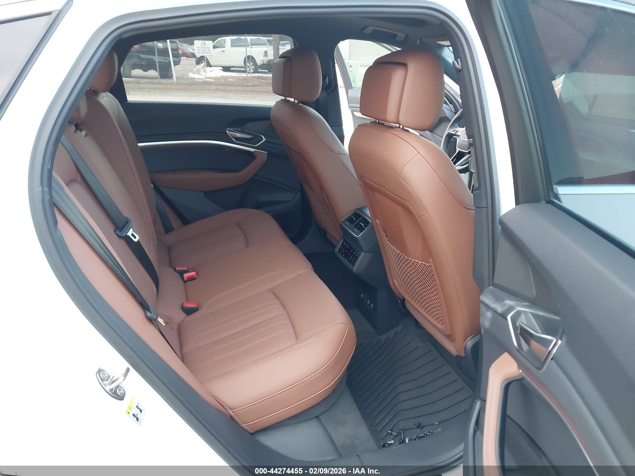AUDI Q8 image 8