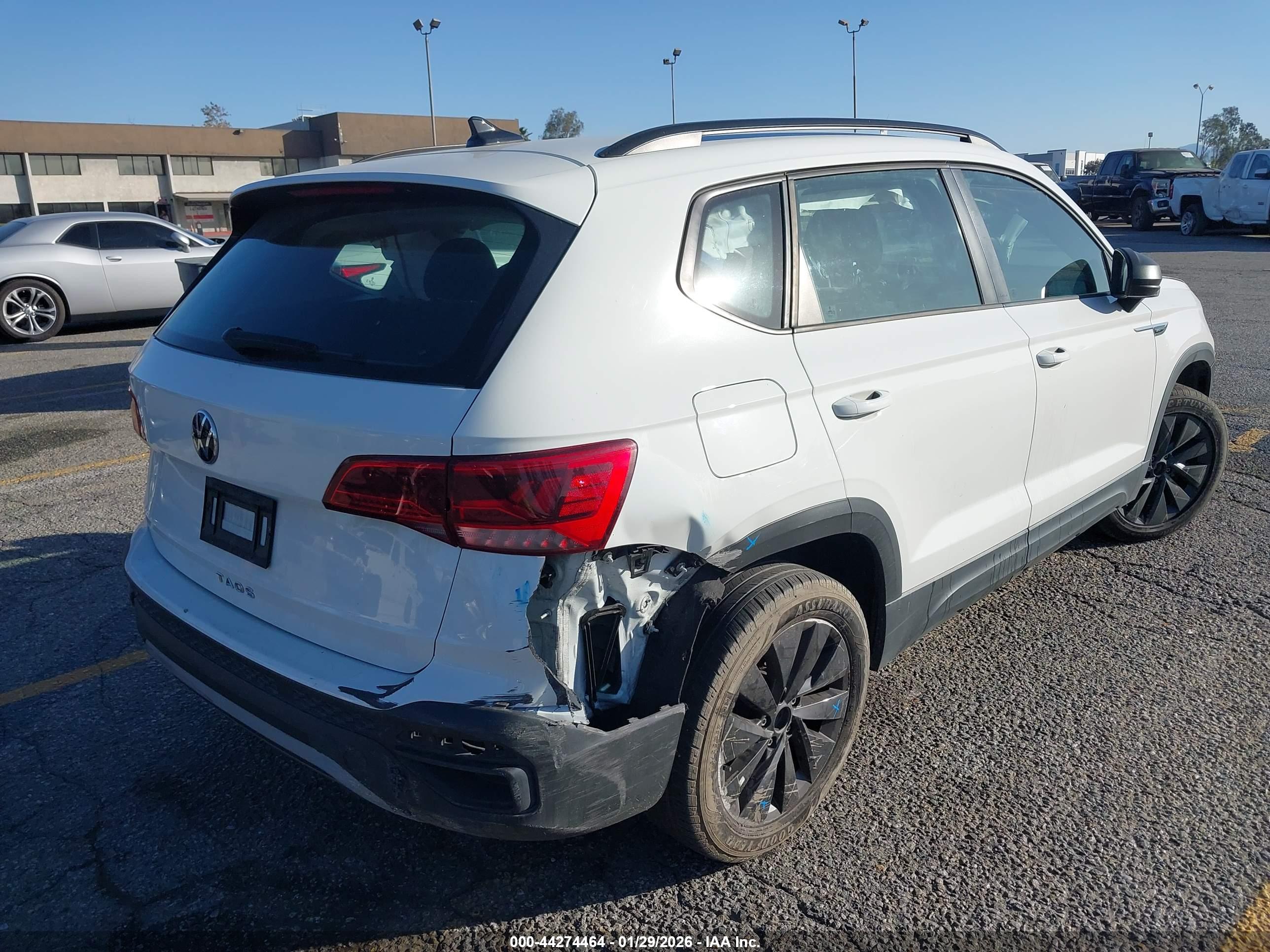 VOLKSWAGEN TAOS image 4