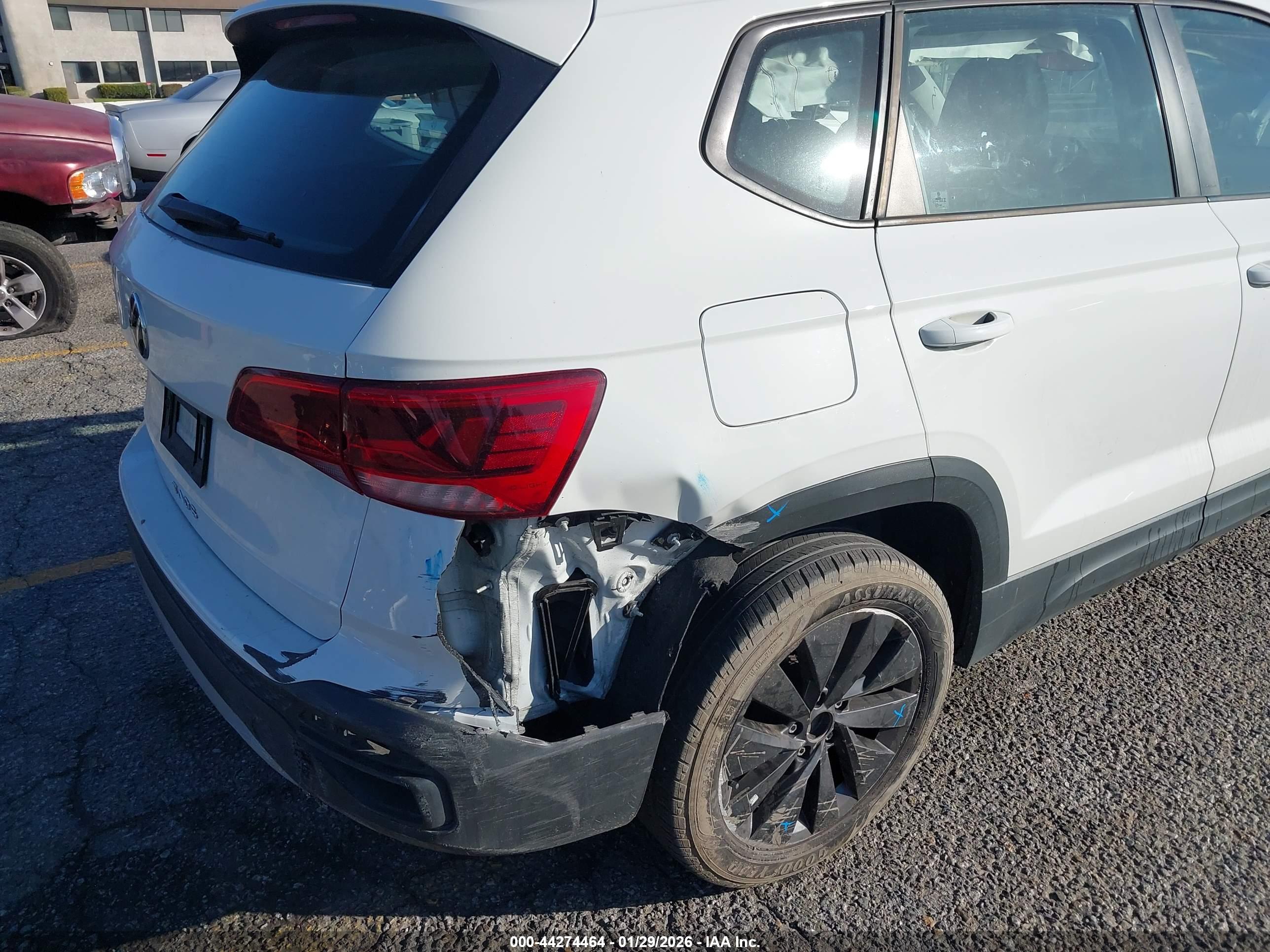 VOLKSWAGEN TAOS image 6