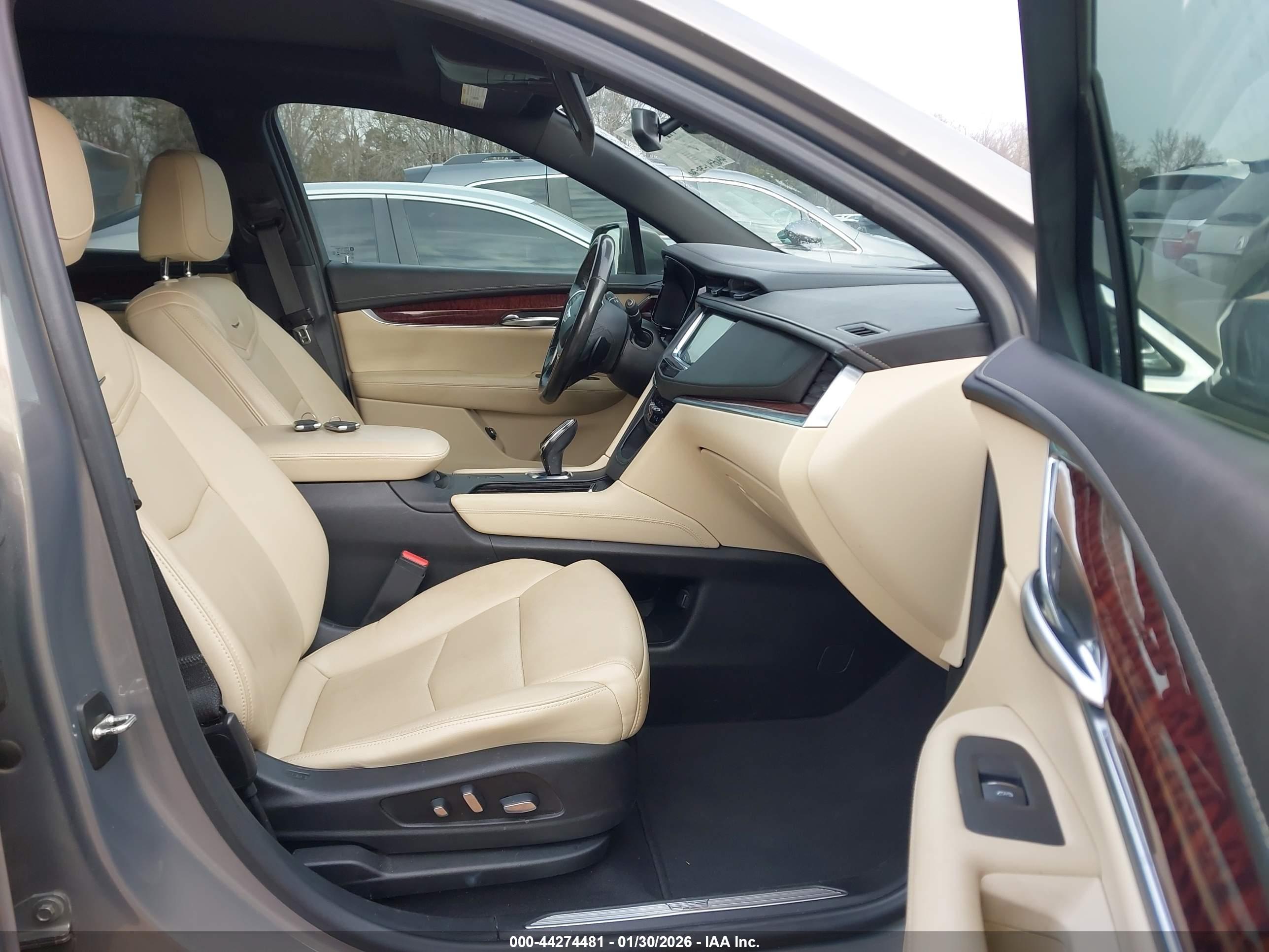 CADILLAC XT5 image 5