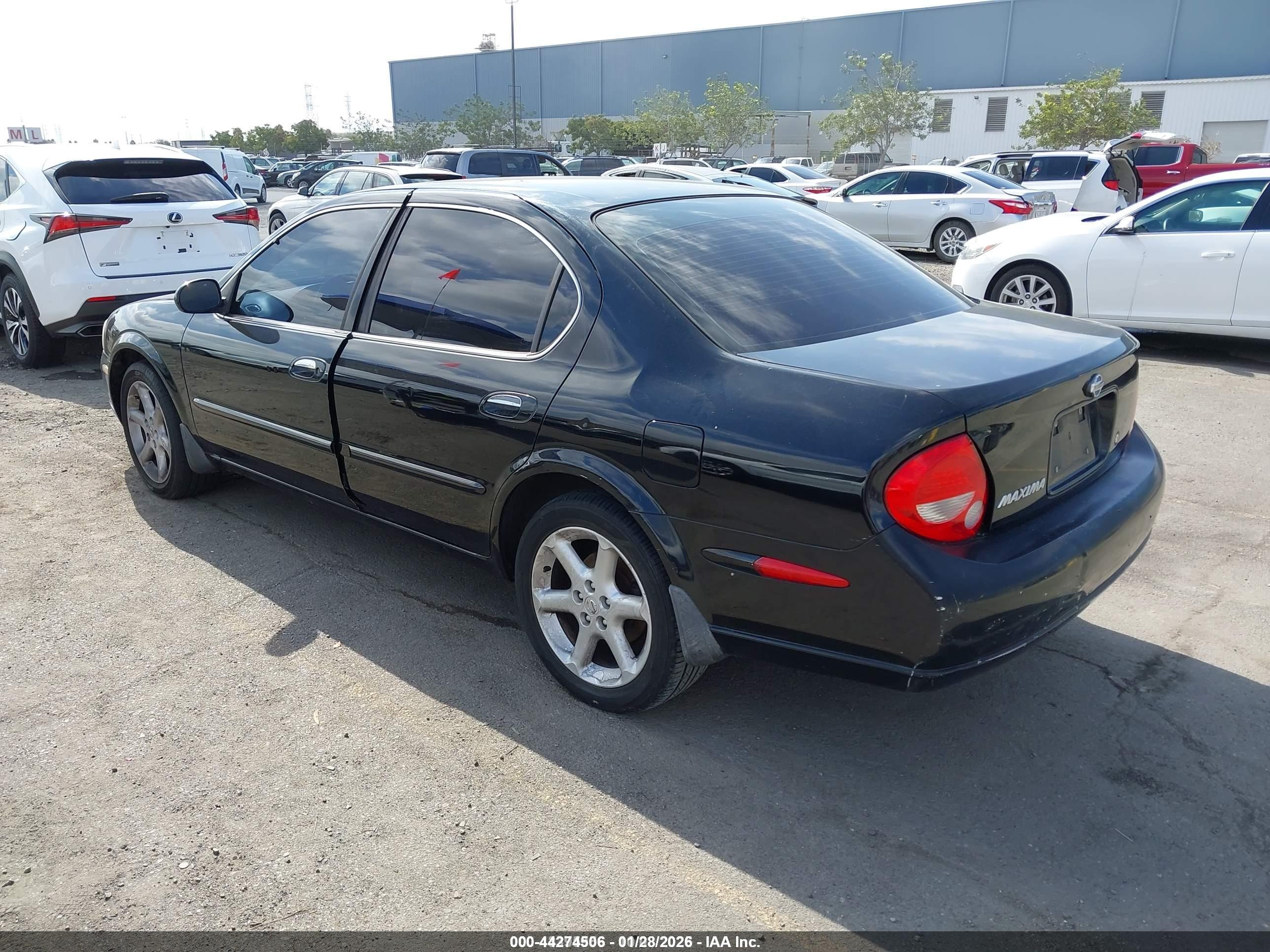 NISSAN MAXIMA image 3