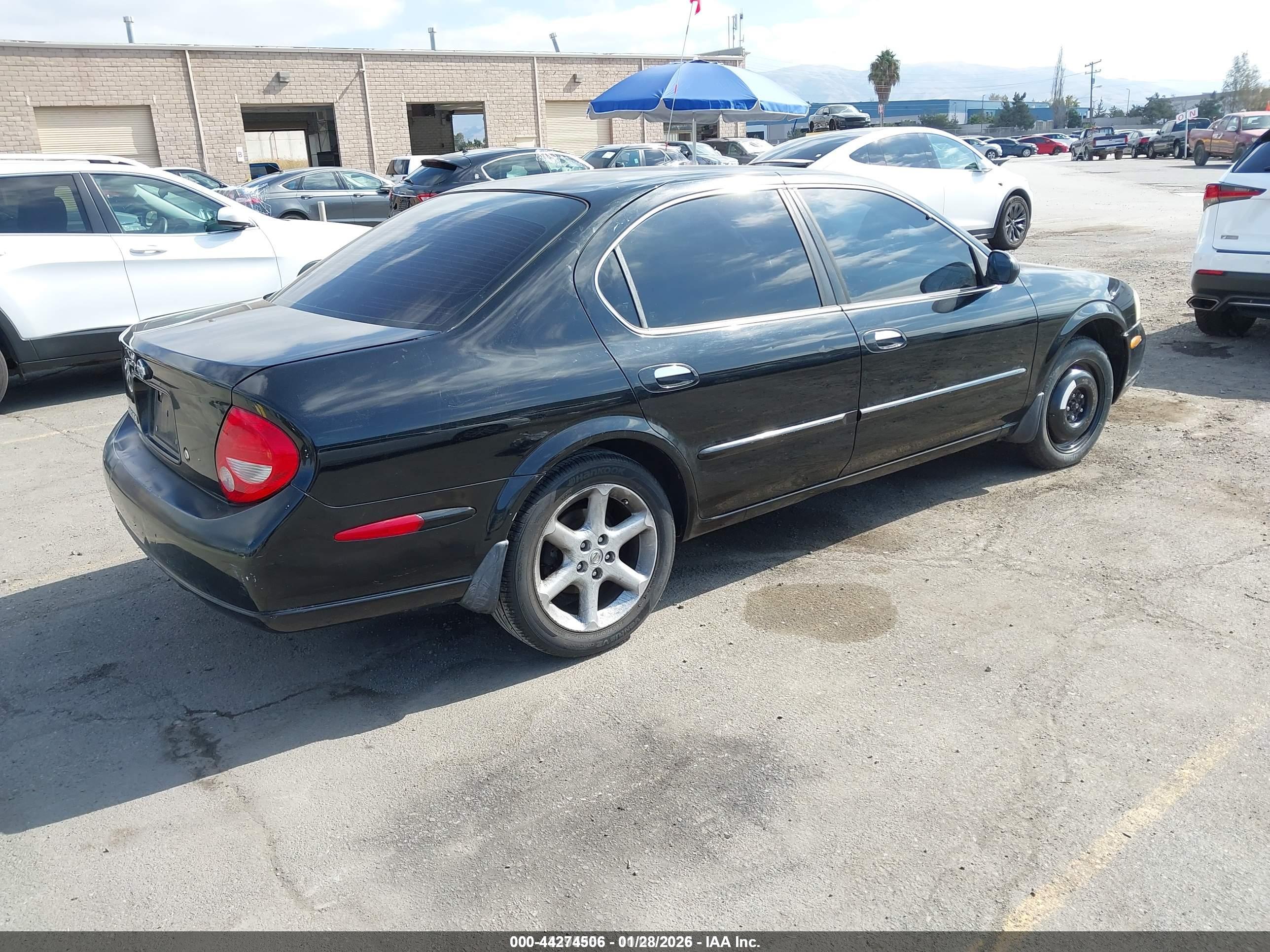 NISSAN MAXIMA image 4