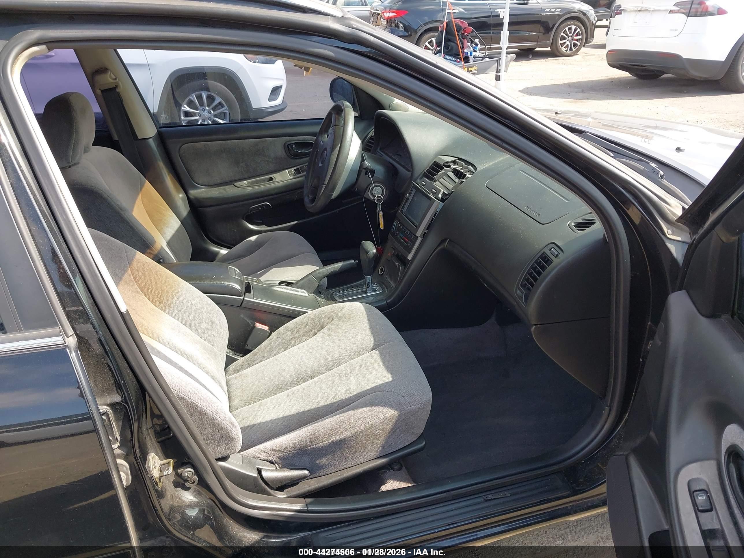 NISSAN MAXIMA image 5