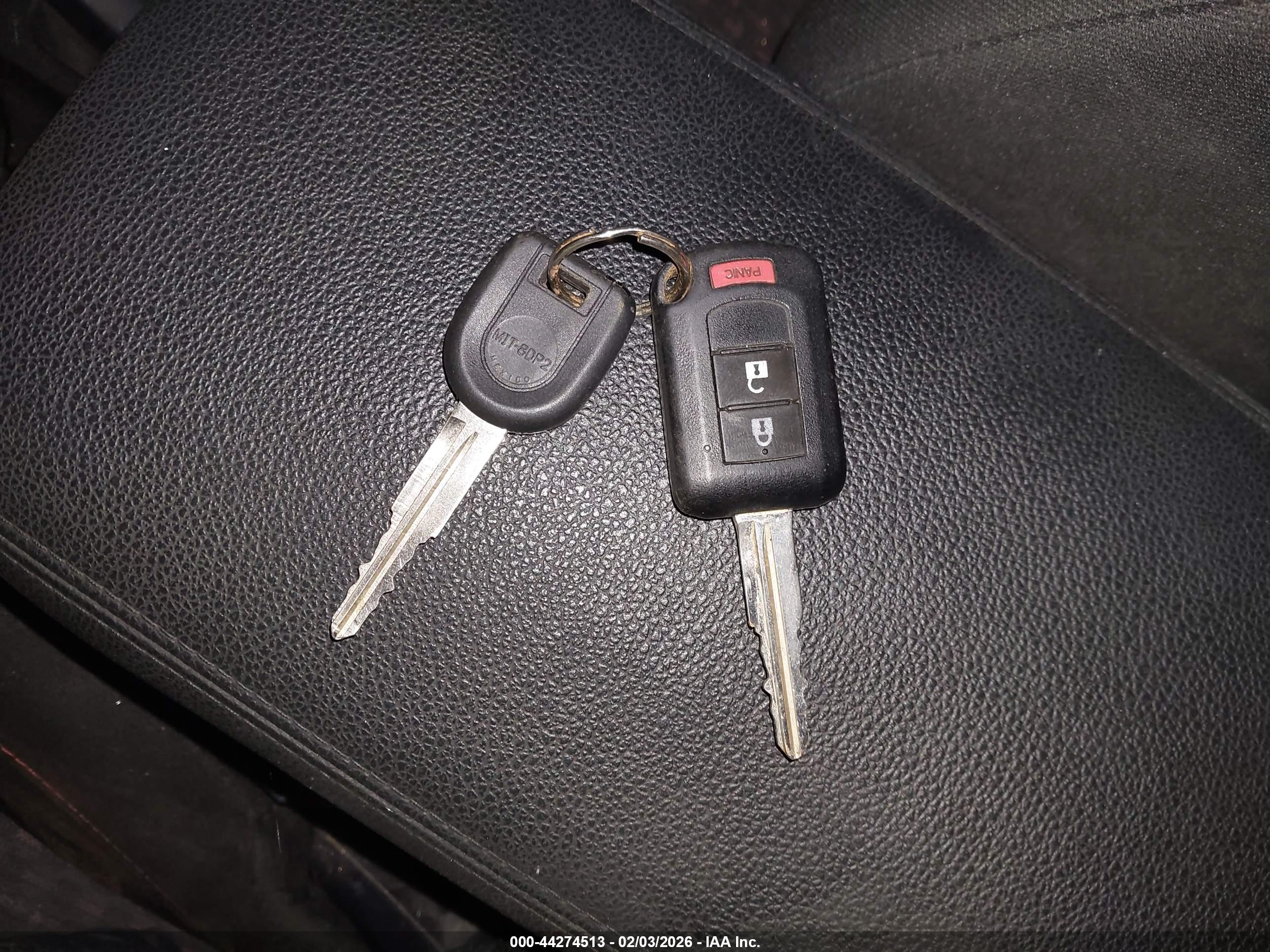 MITSUBISHI OUTLANDER image 11
