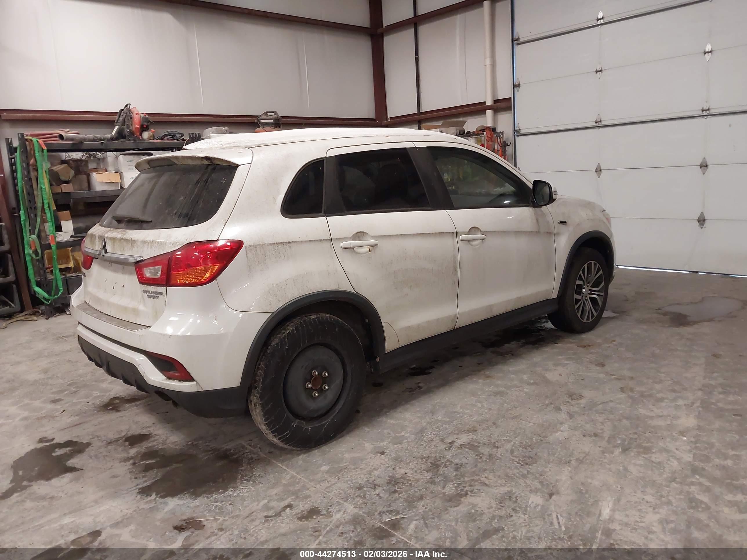 MITSUBISHI OUTLANDER image 4
