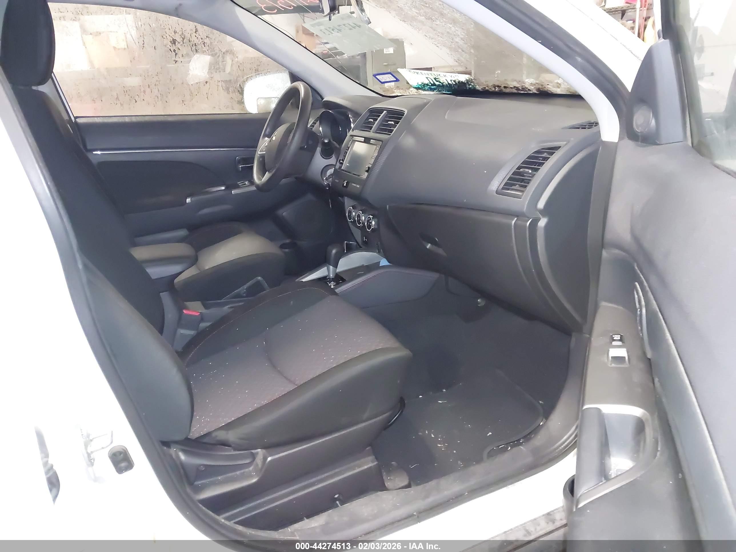 MITSUBISHI OUTLANDER image 5