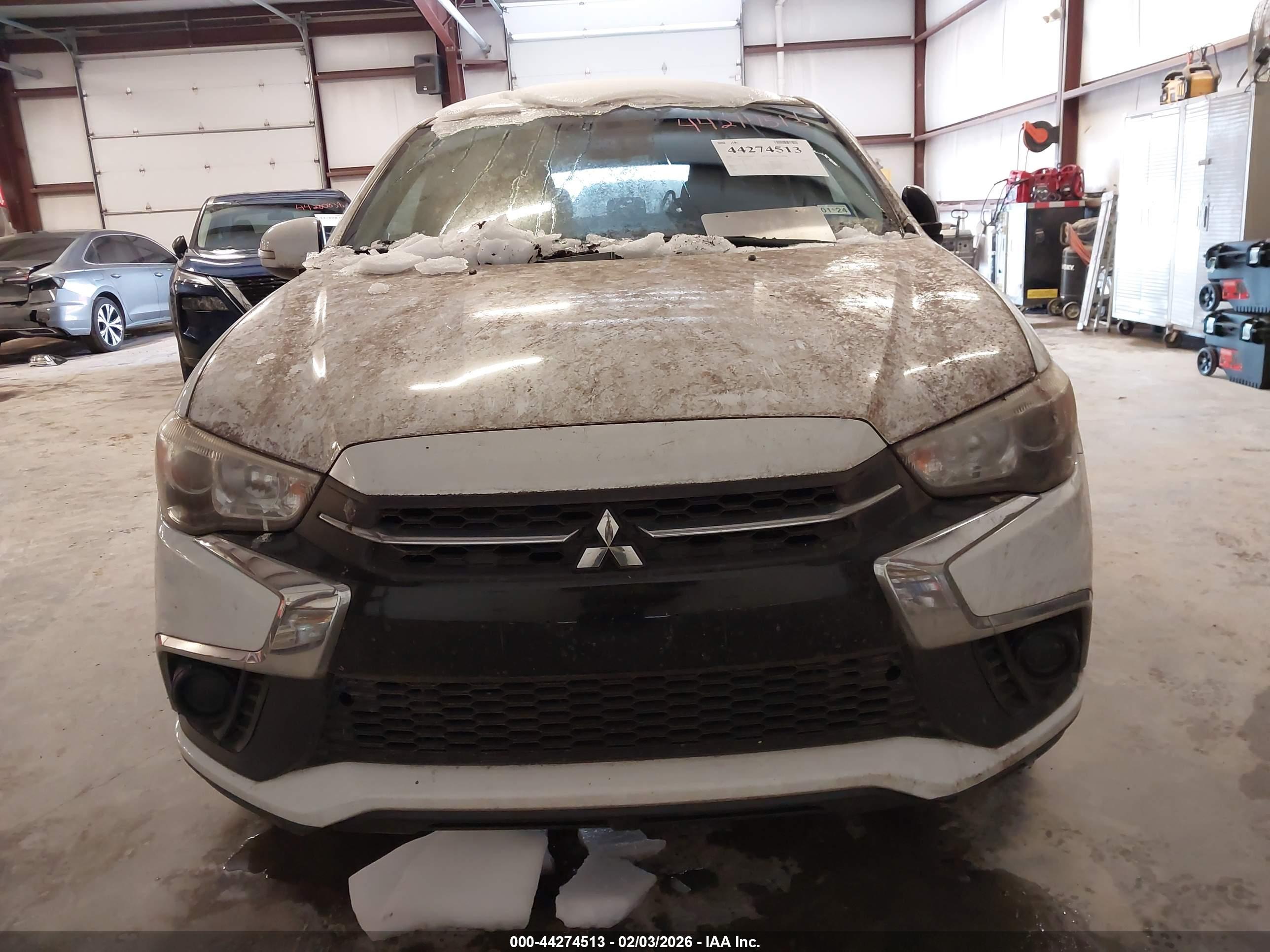 MITSUBISHI OUTLANDER image 6
