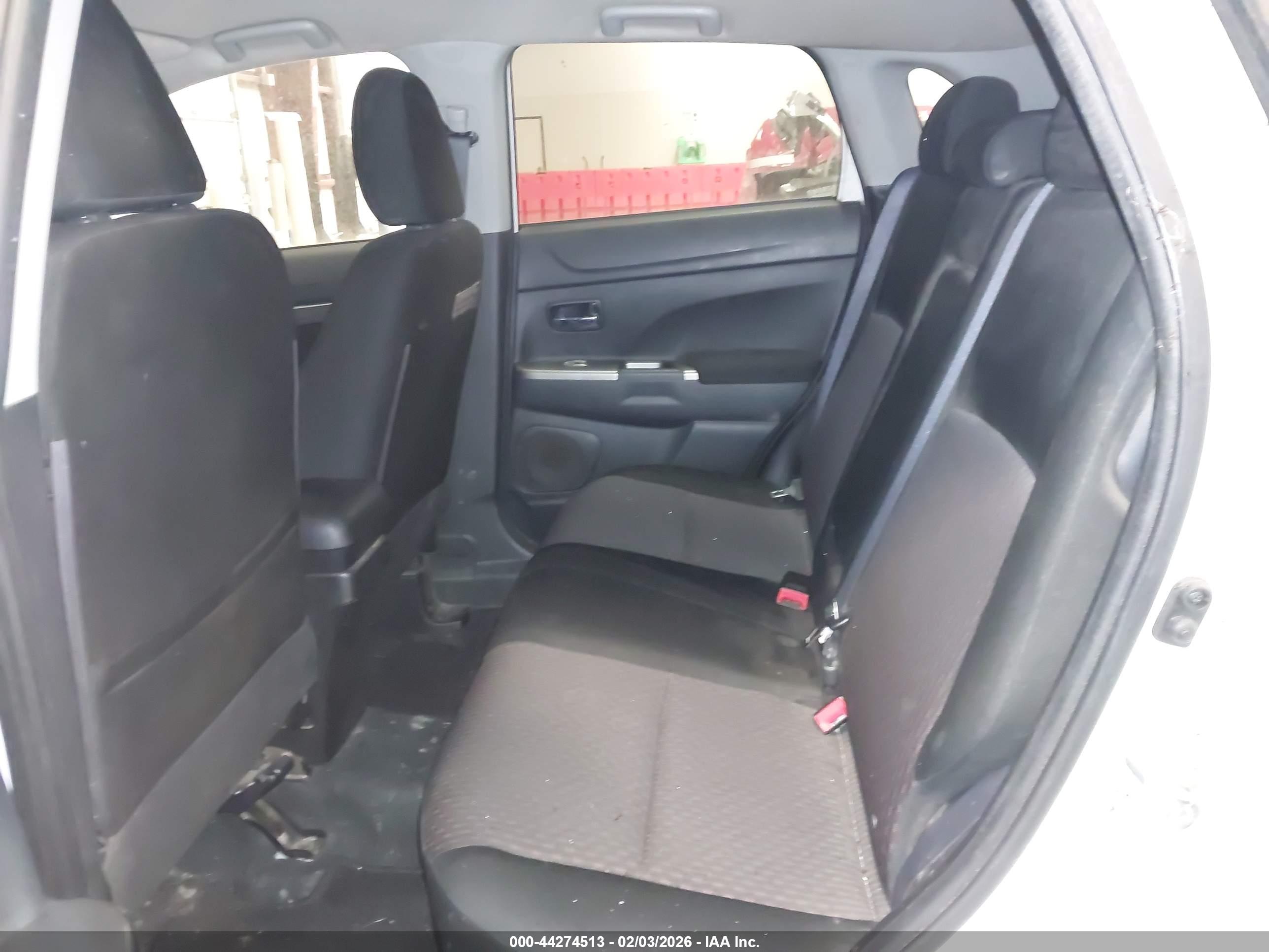 MITSUBISHI OUTLANDER image 8