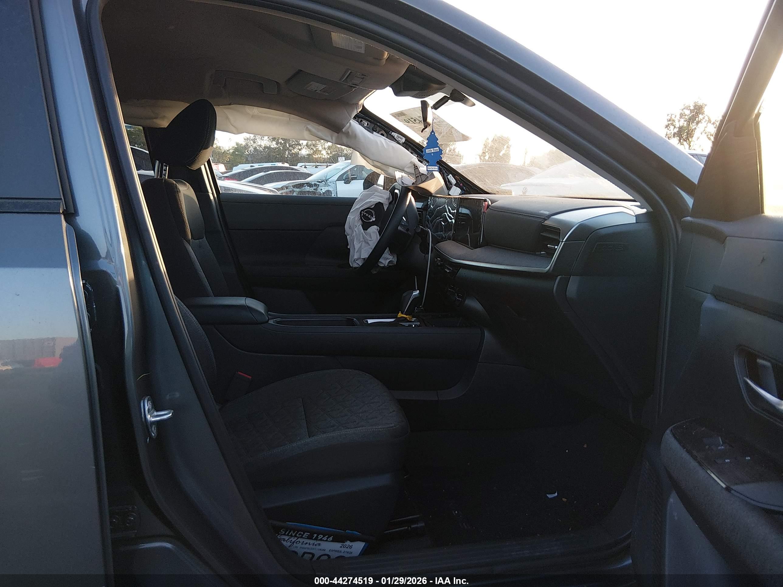 NISSAN KICKS image 5