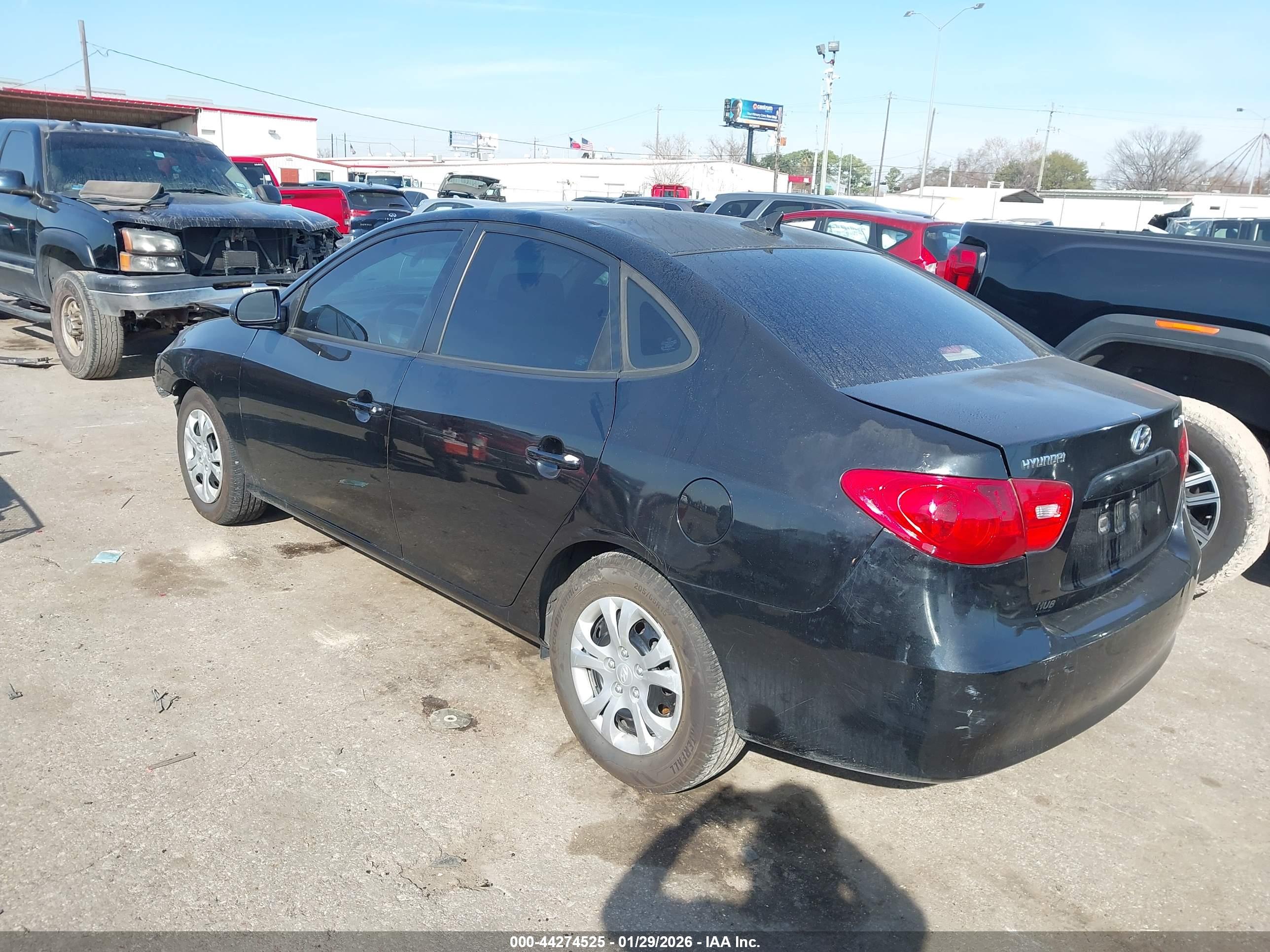 HYUNDAI ELANTRA image 3