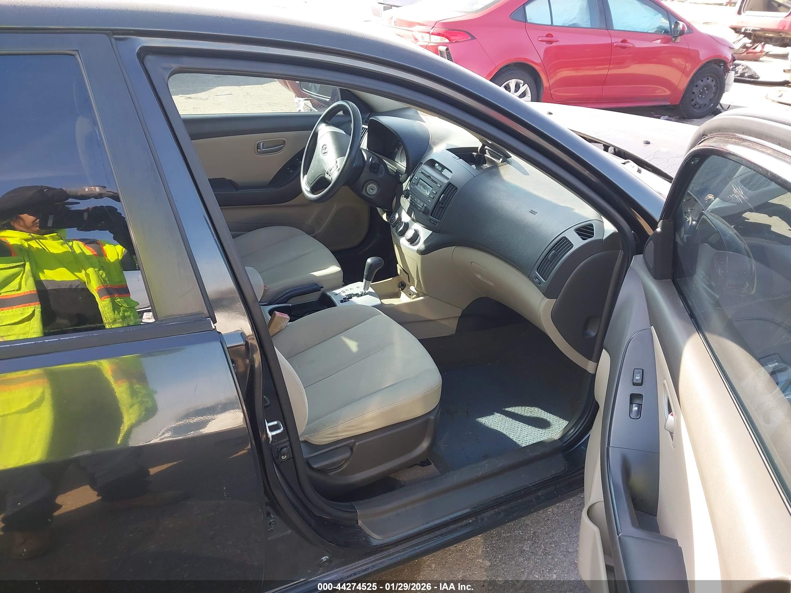 HYUNDAI ELANTRA image 5