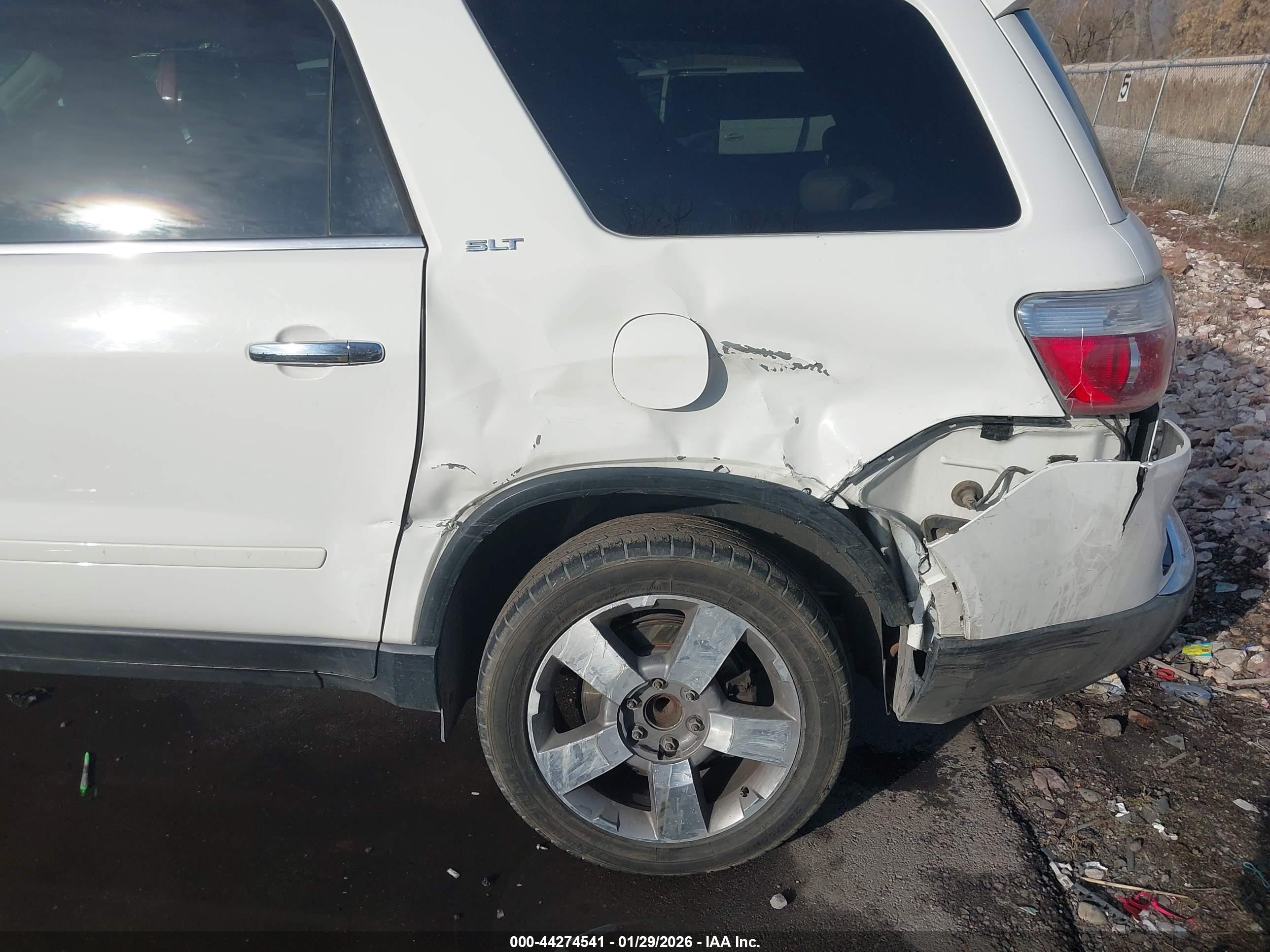 GMC ACADIA image 6