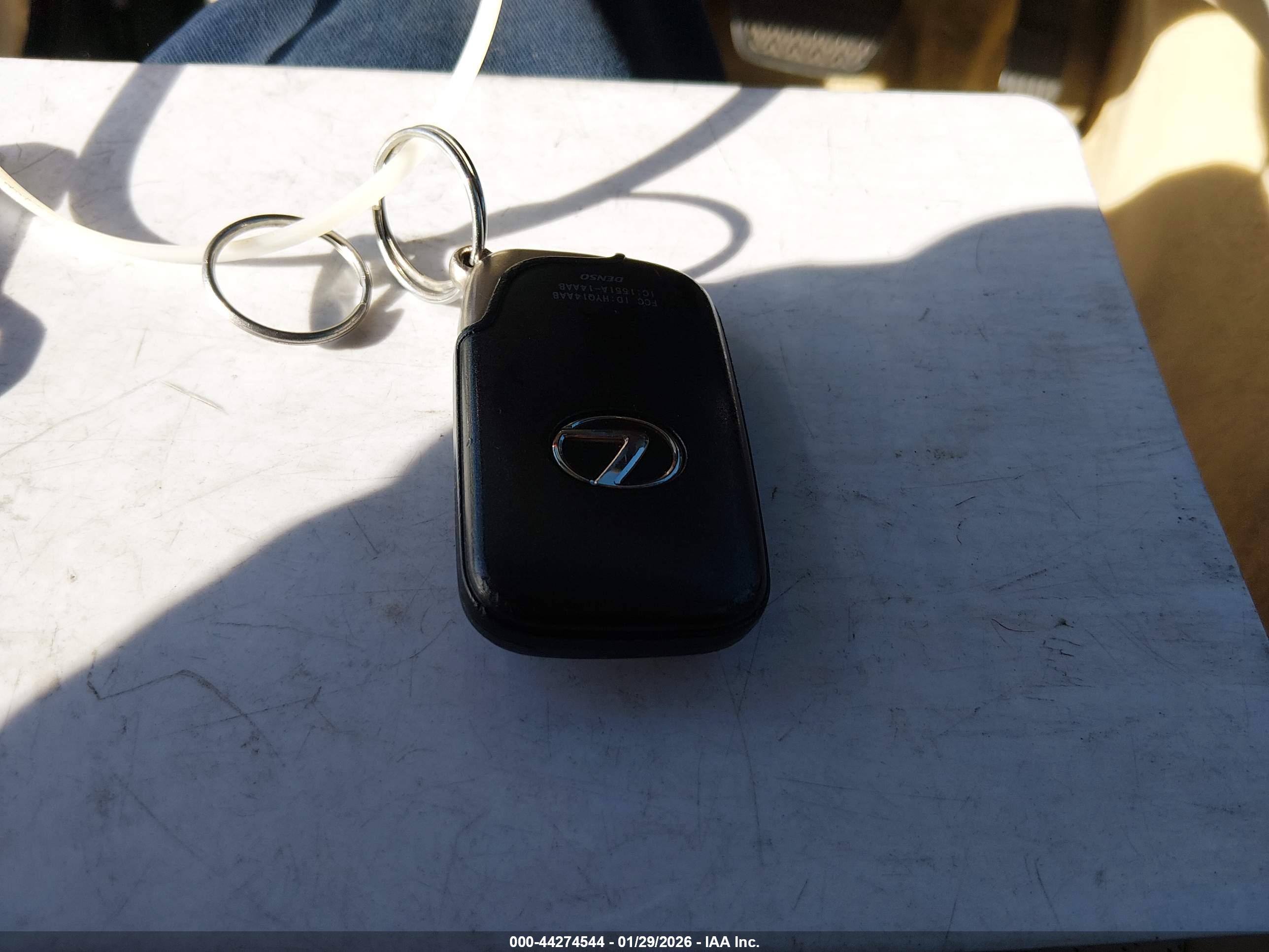 LEXUS ES image 11