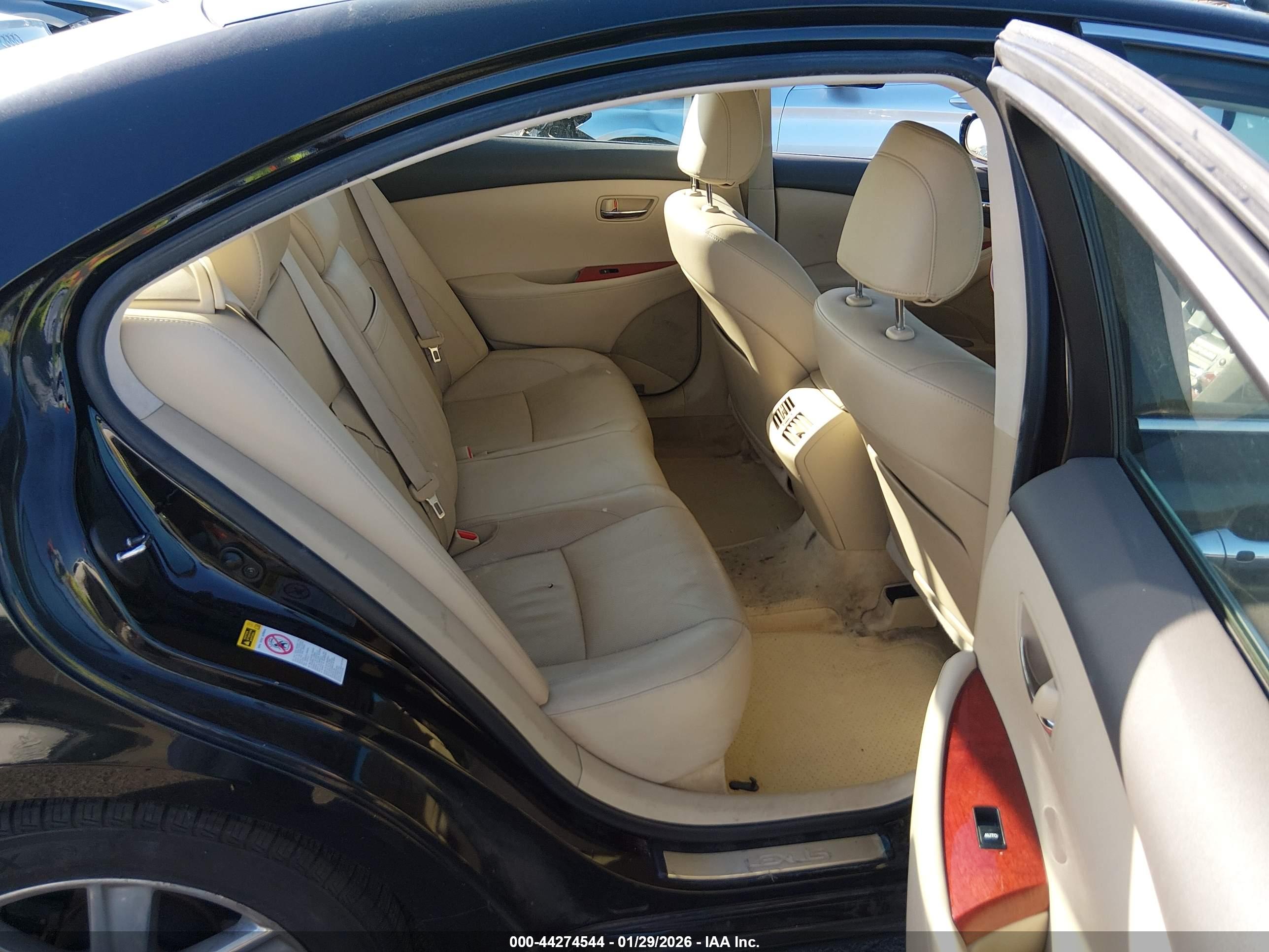 LEXUS ES image 8