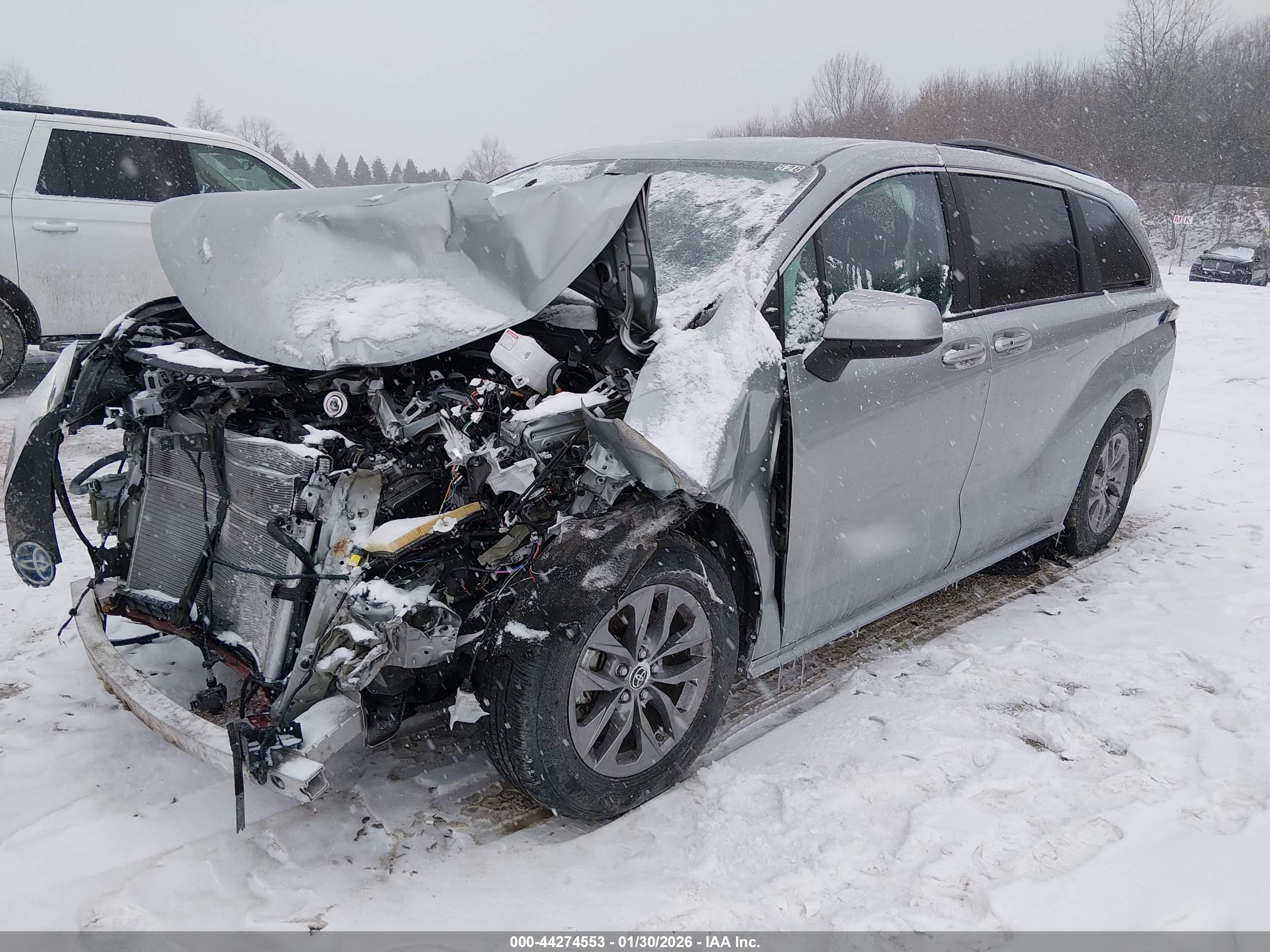 TOYOTA SIENNA image 2
