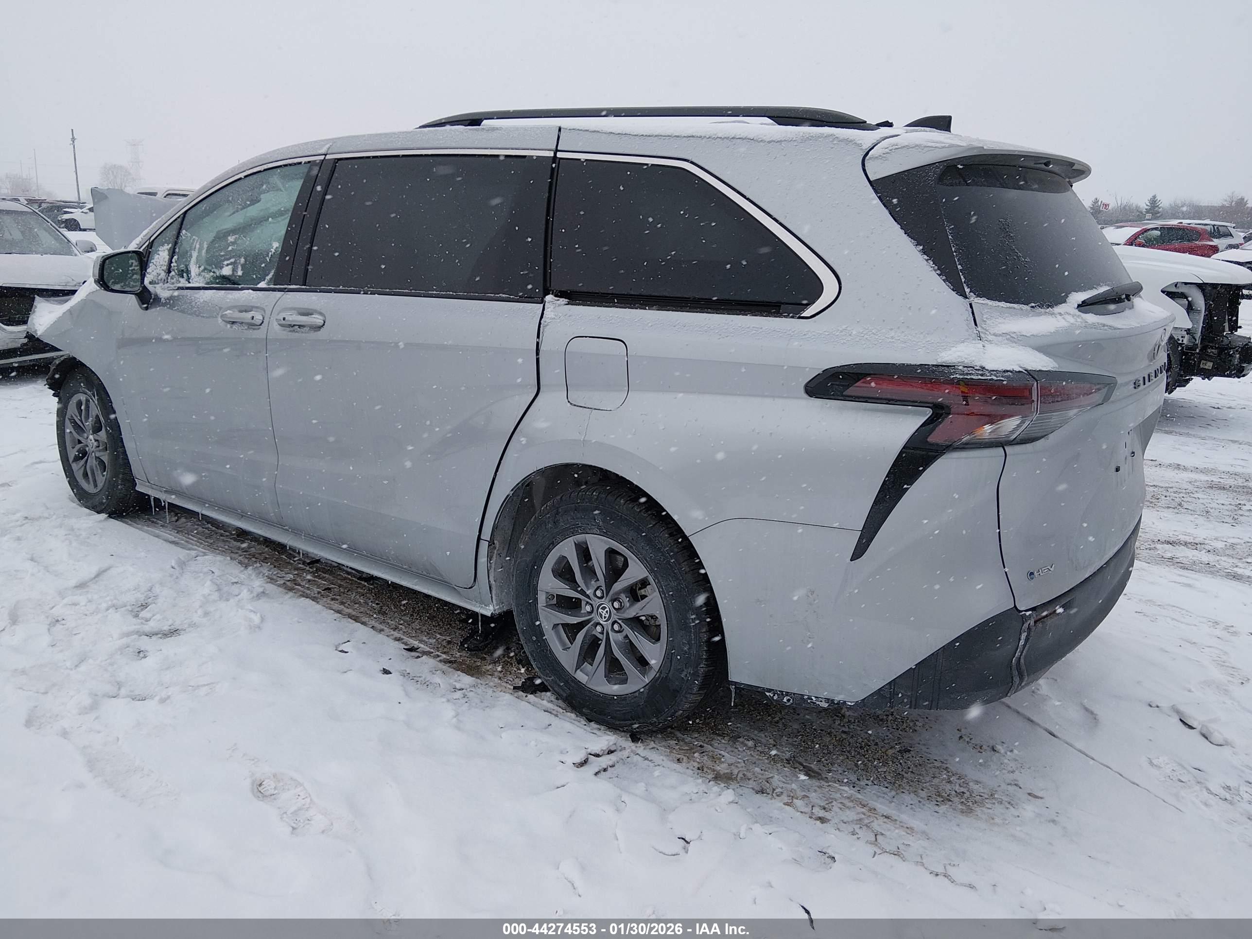 TOYOTA SIENNA image 3