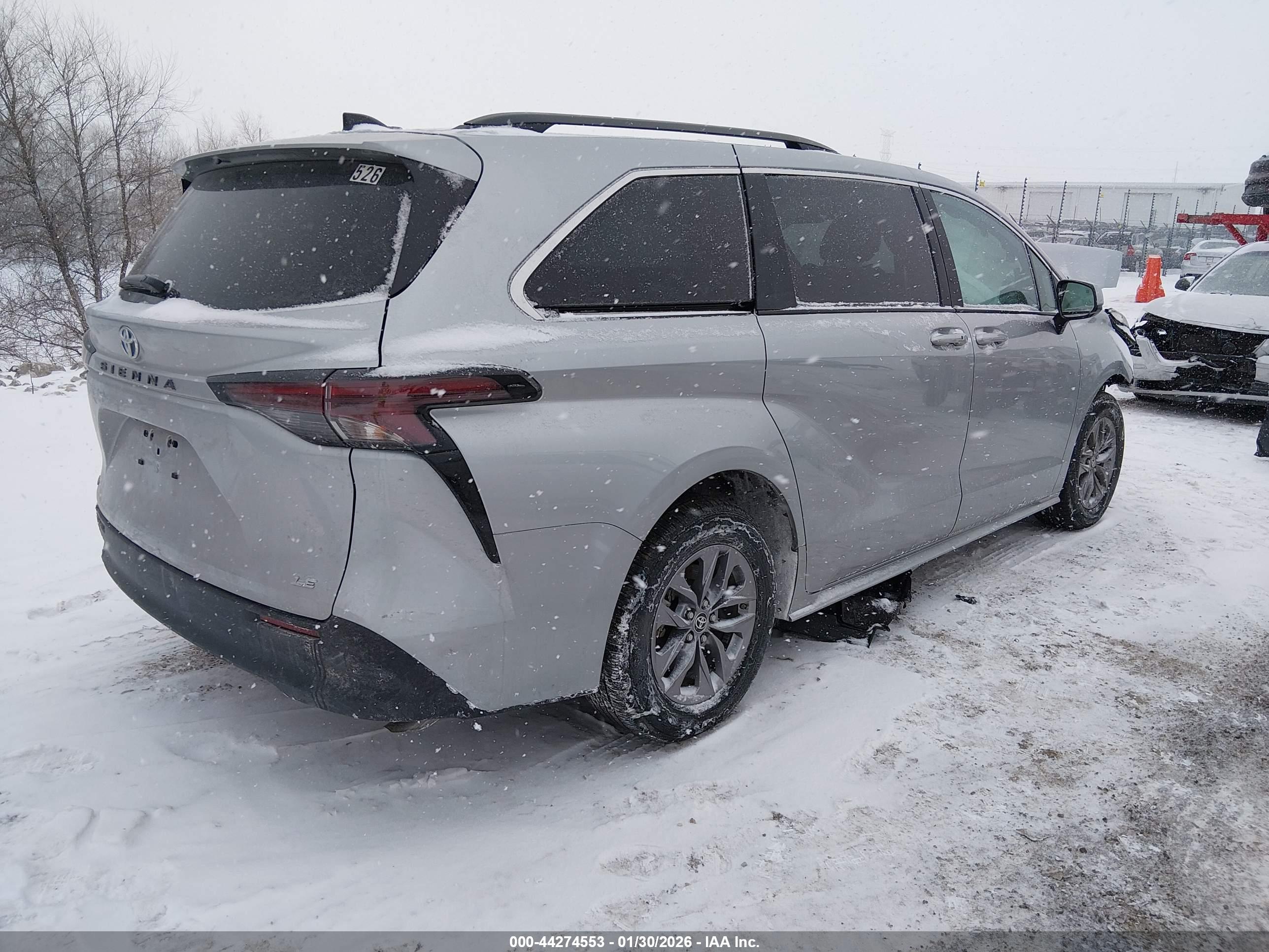 TOYOTA SIENNA image 4