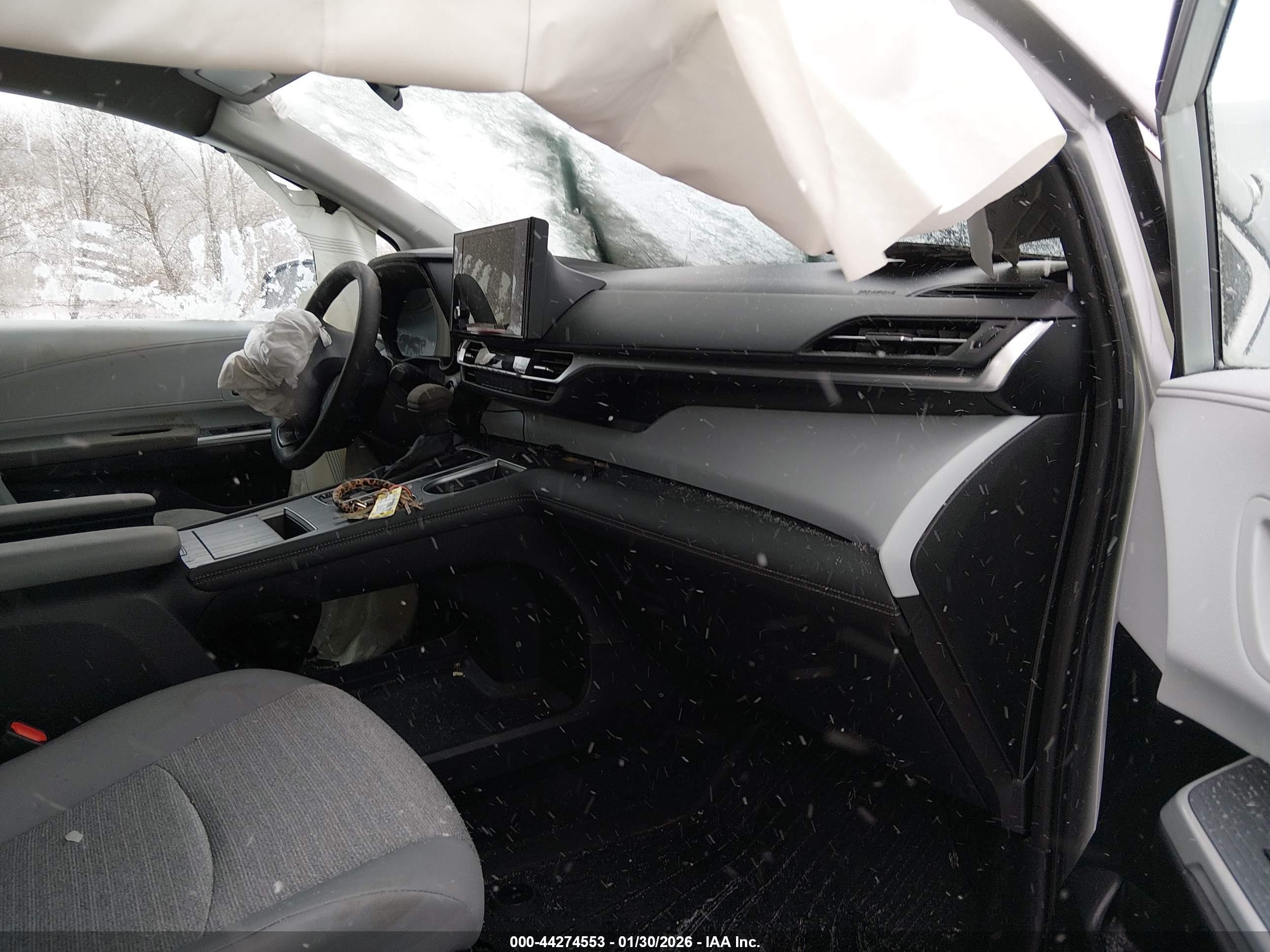 TOYOTA SIENNA image 5