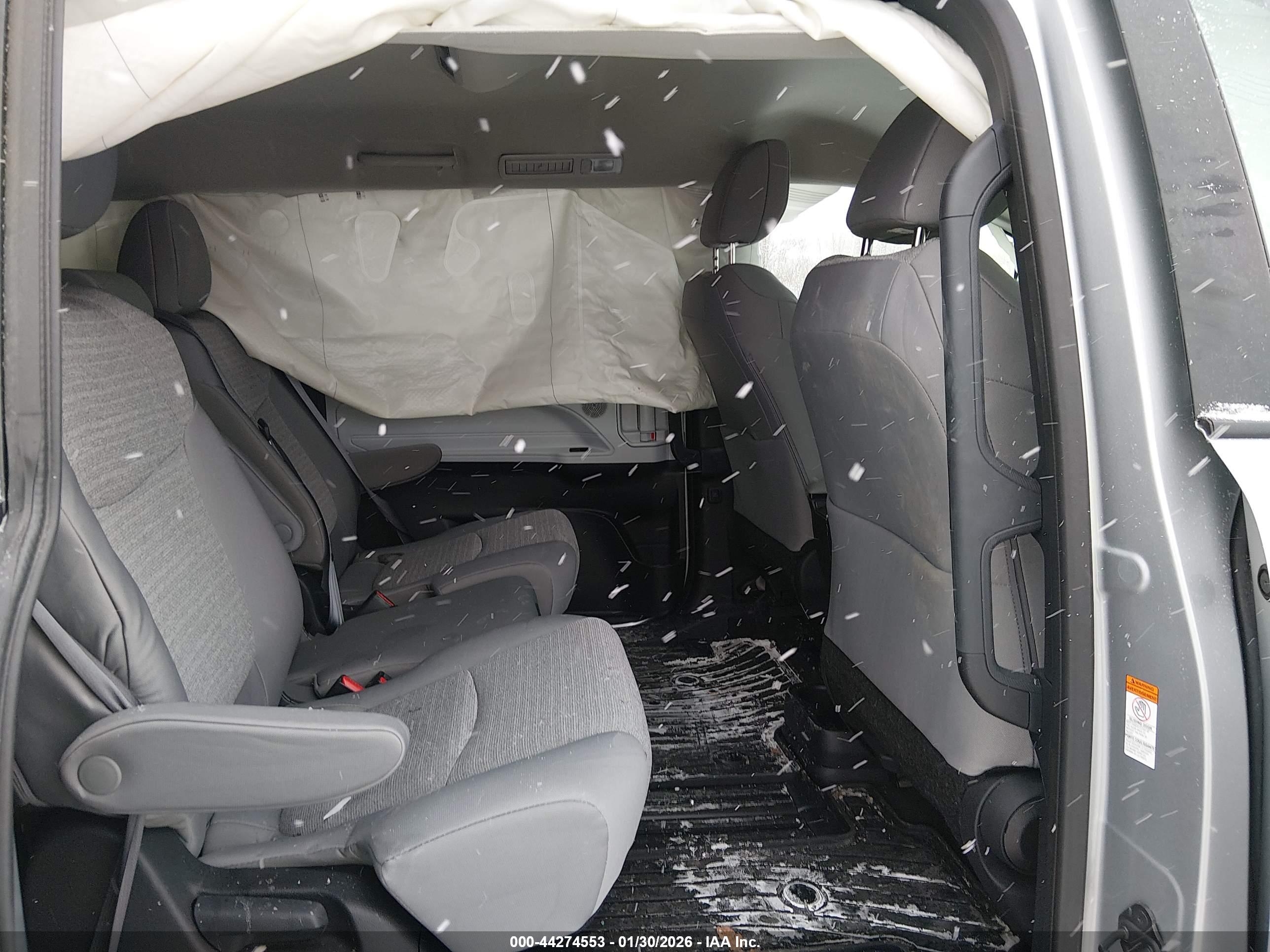 TOYOTA SIENNA image 8