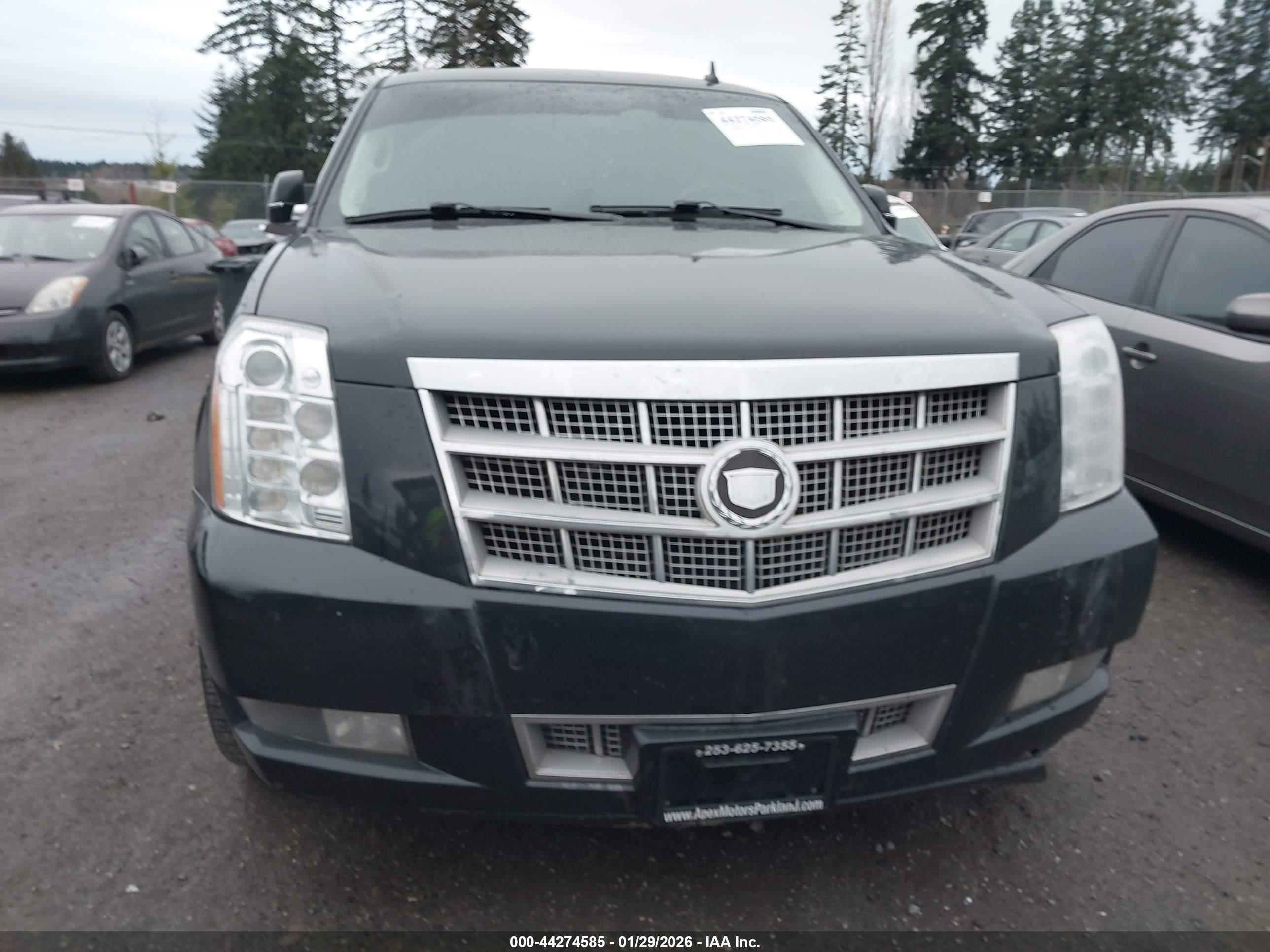 CADILLAC ESCALADE image 6