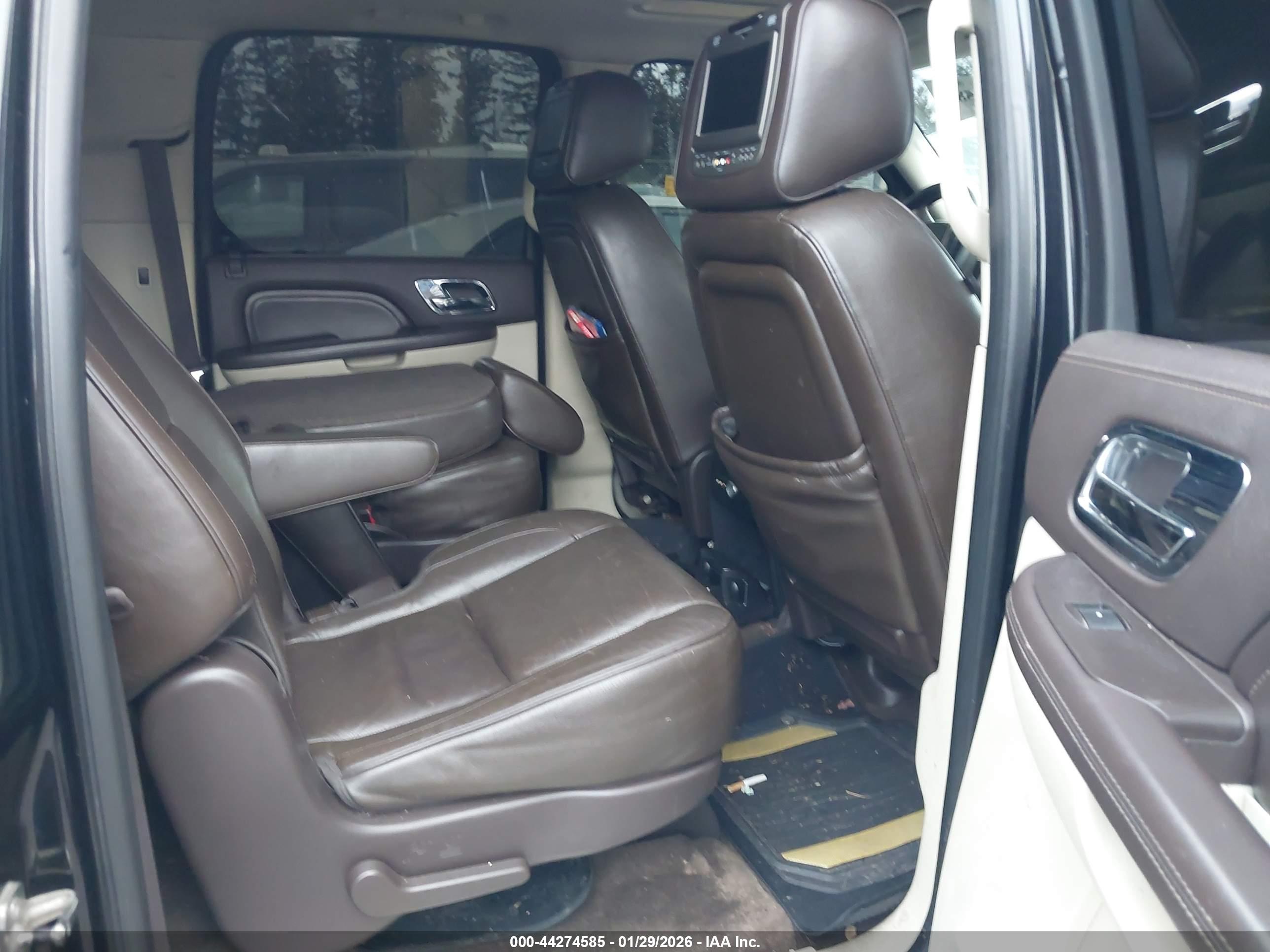 CADILLAC ESCALADE image 8