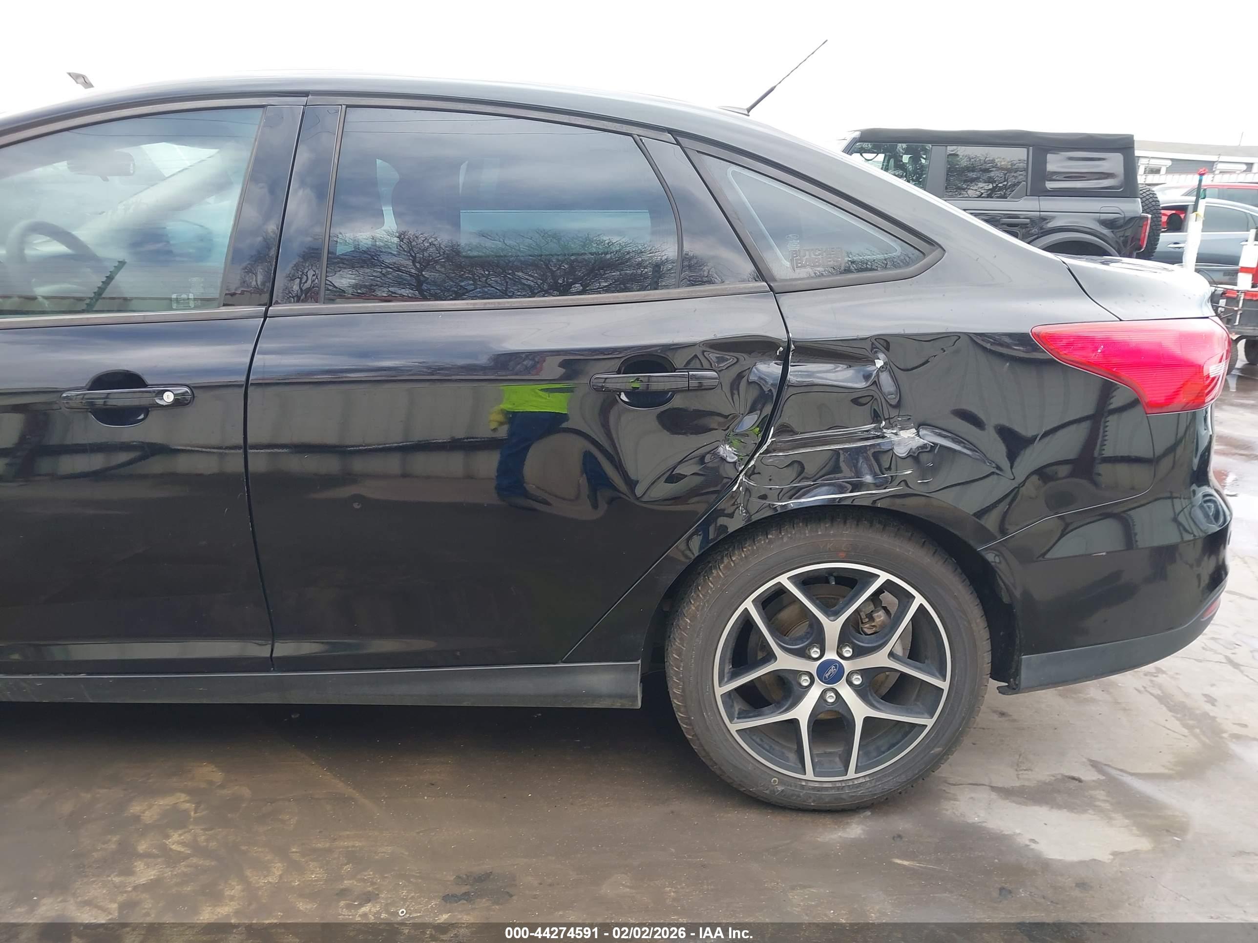 FORD FOCUS image 6