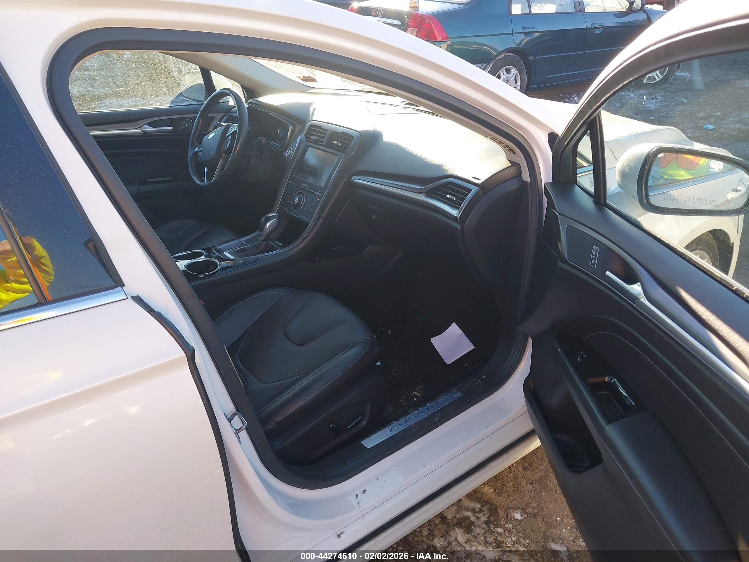FORD FUSION image 5
