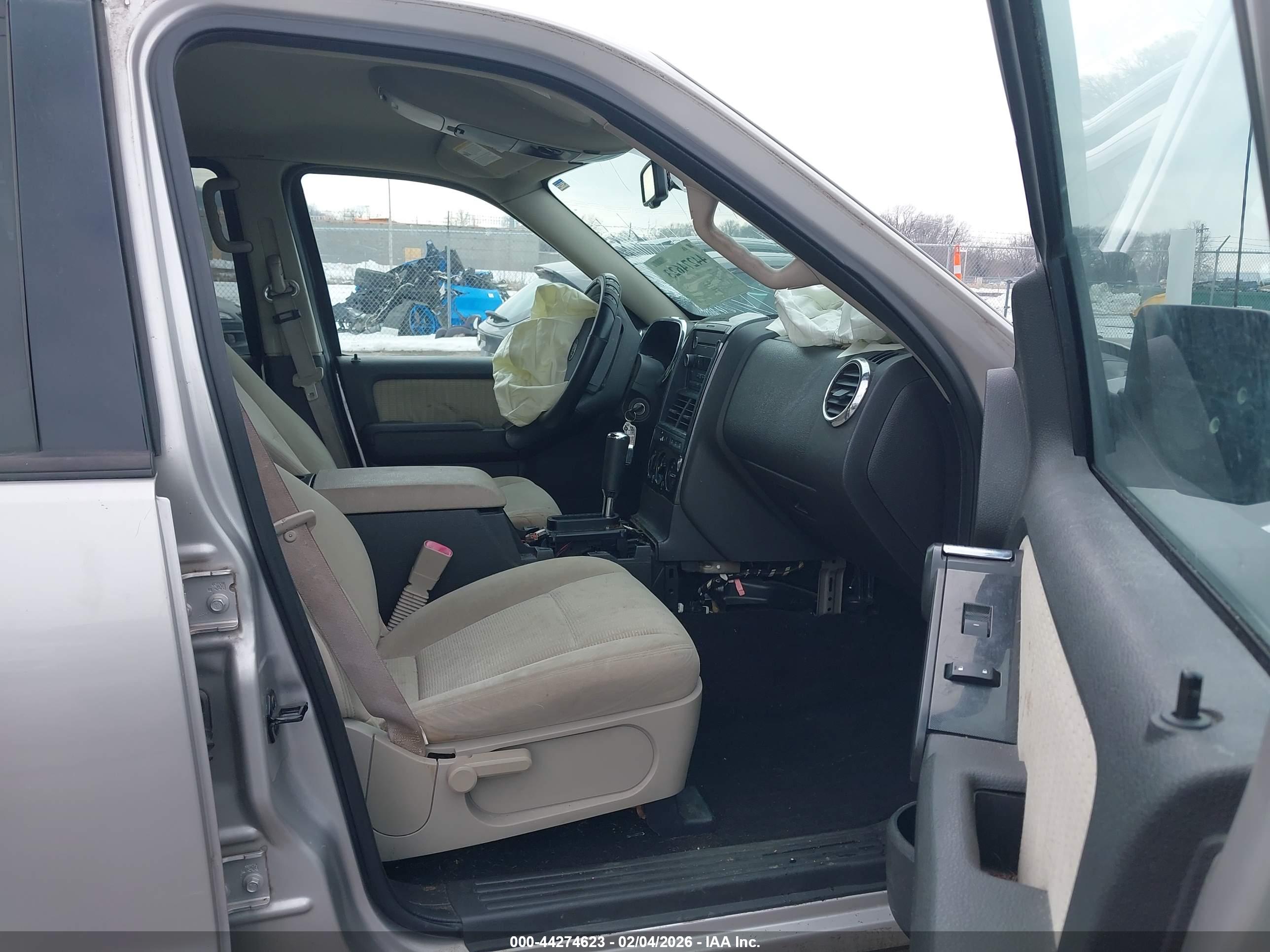 FORD EXPLORER image 5