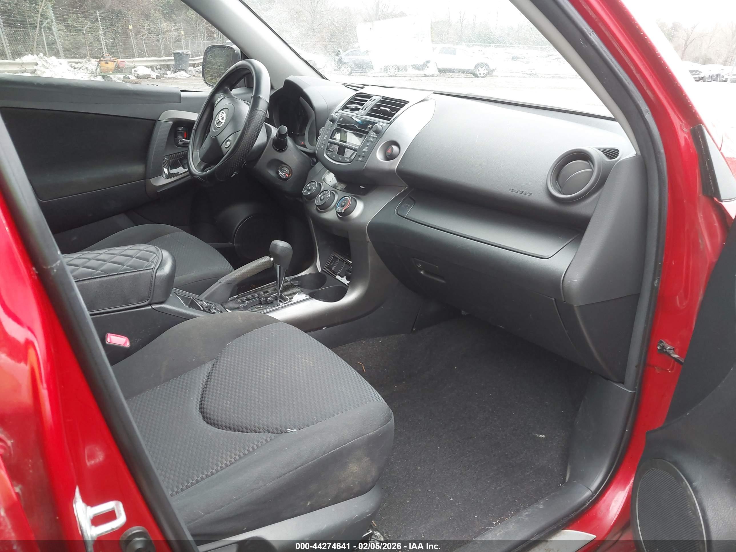 TOYOTA RAV4 image 5