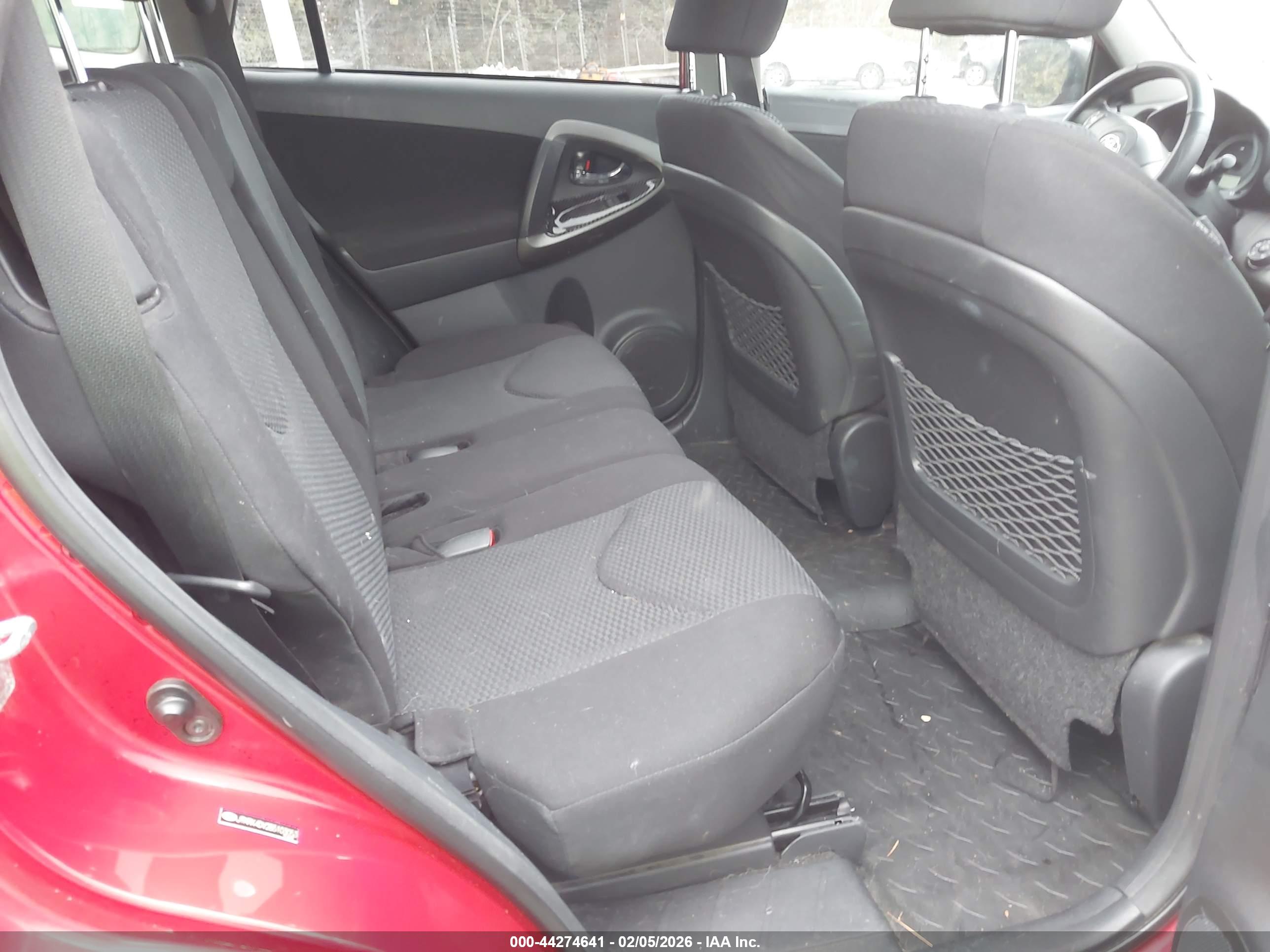 TOYOTA RAV4 image 8