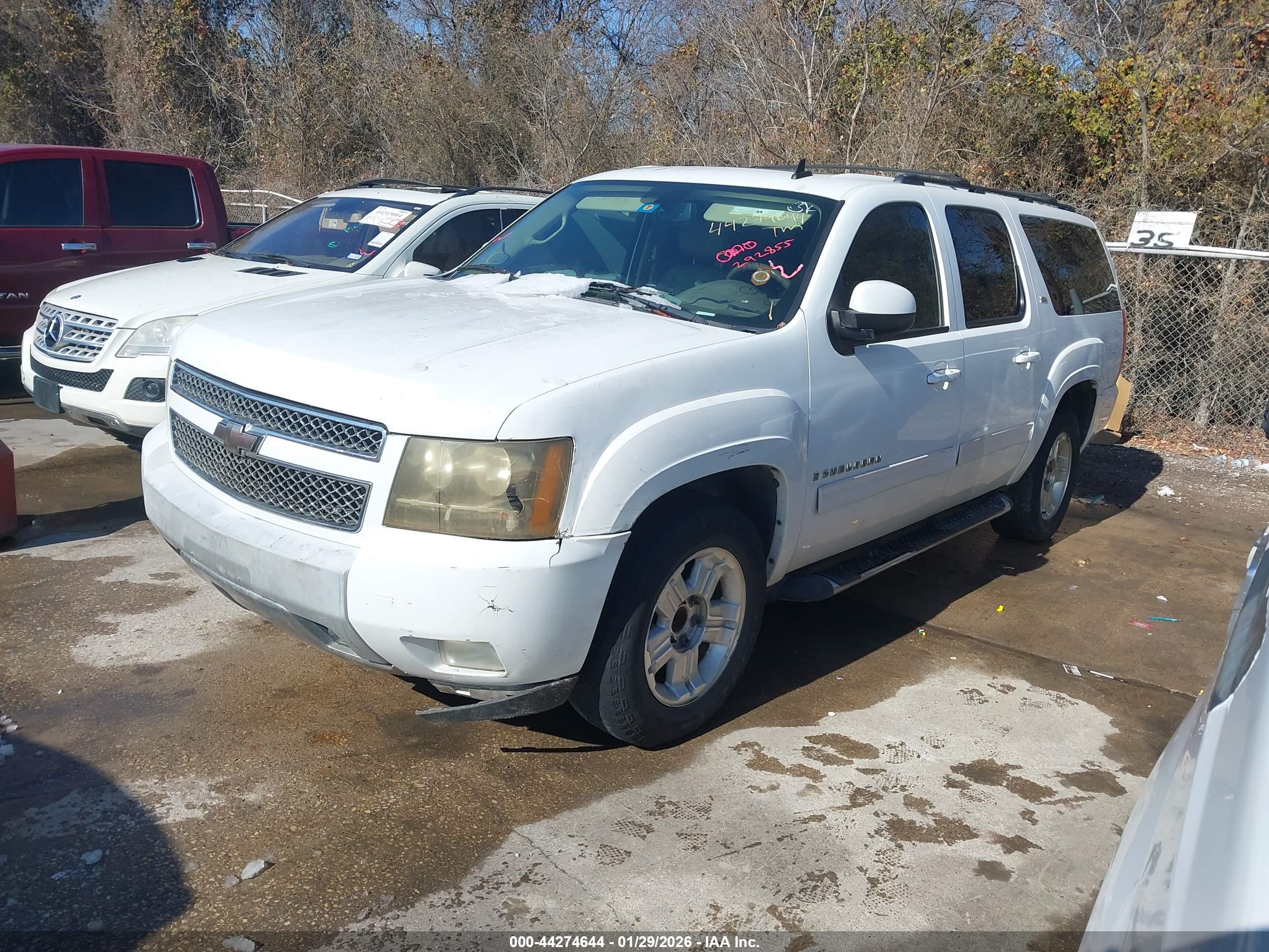 CHEVROLET SUBURBAN image 2