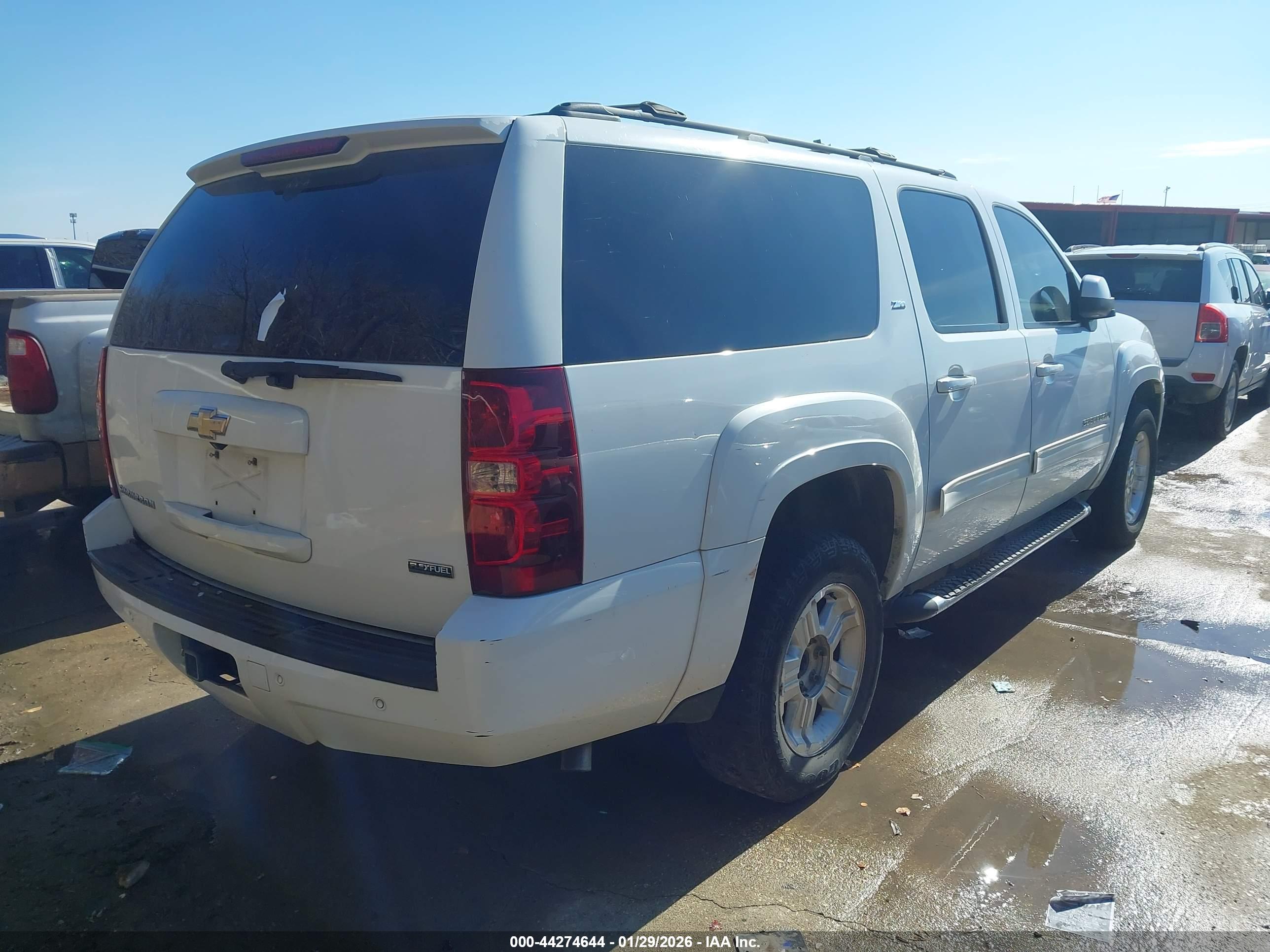 CHEVROLET SUBURBAN image 4