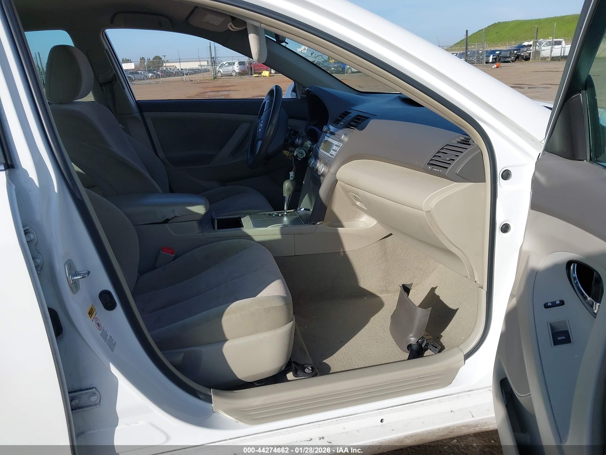 TOYOTA CAMRY image 5