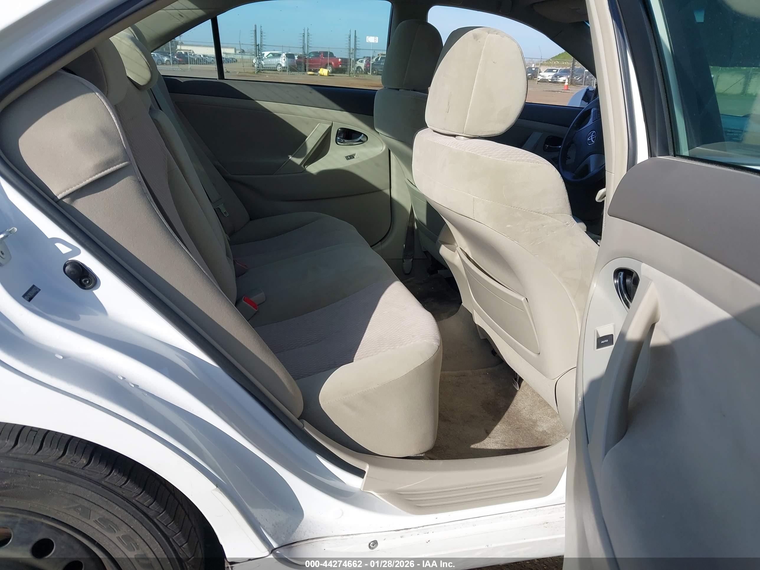 TOYOTA CAMRY image 8