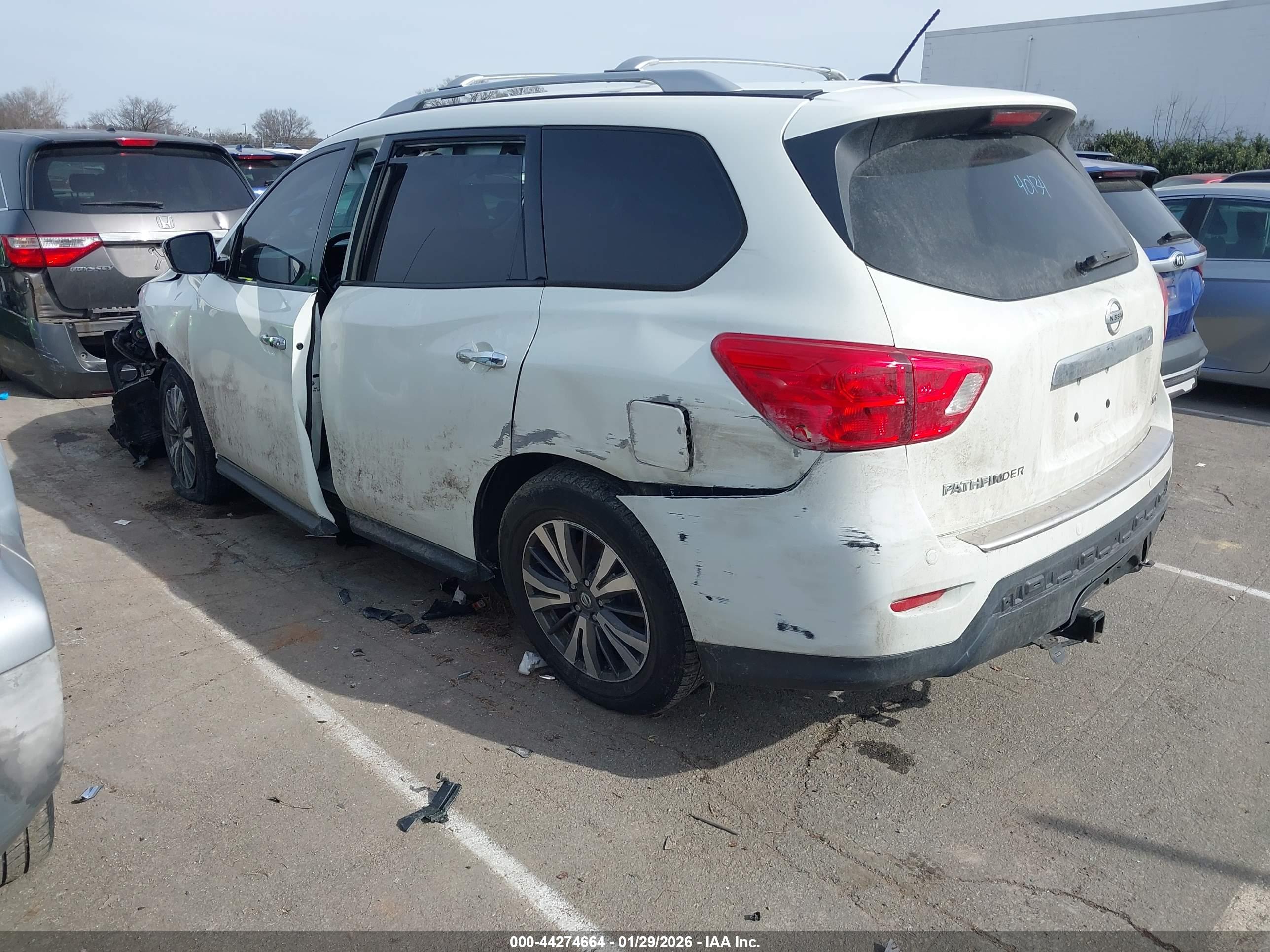 NISSAN PATHFINDER image 3
