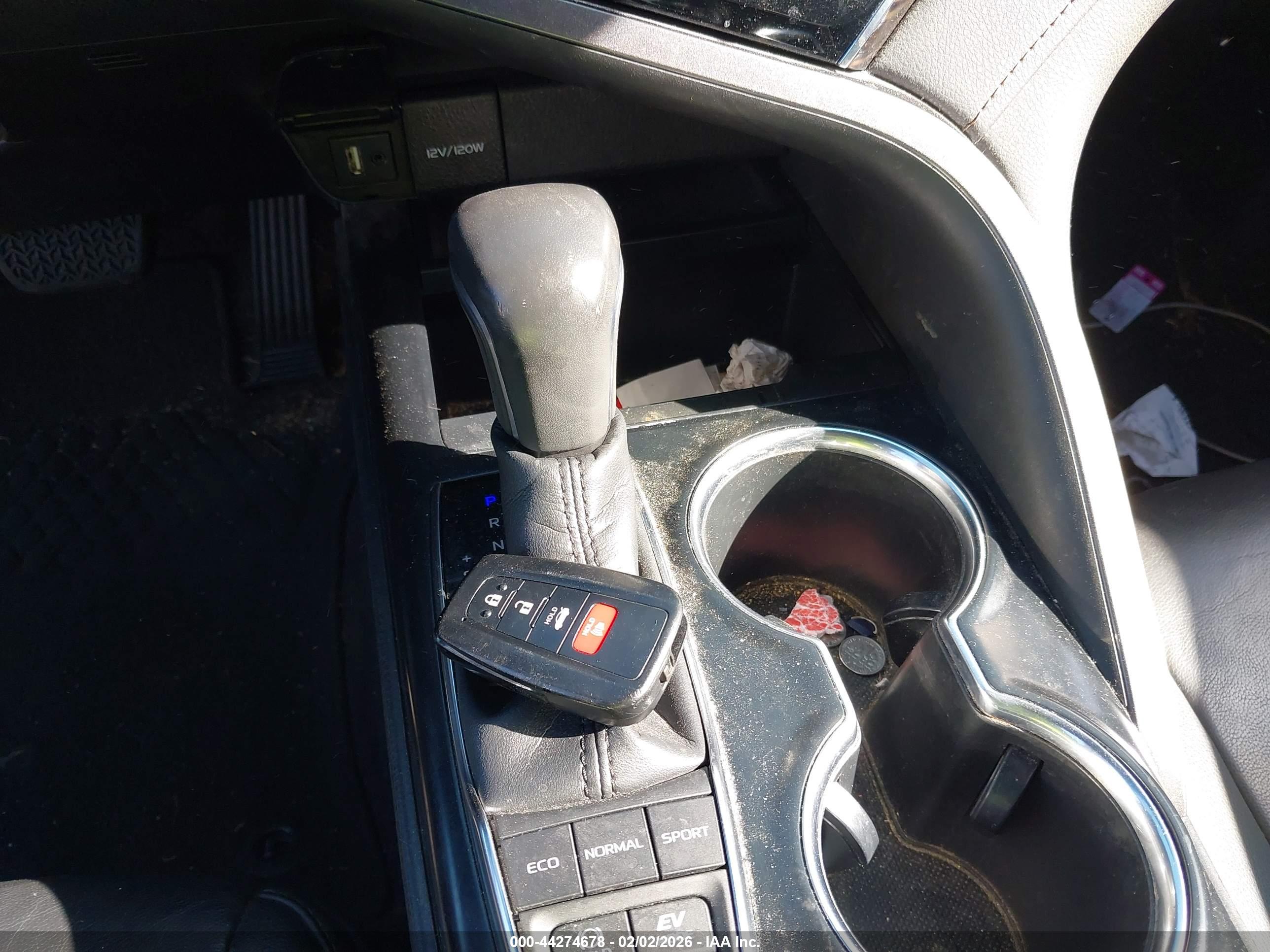 TOYOTA CAMRY image 11
