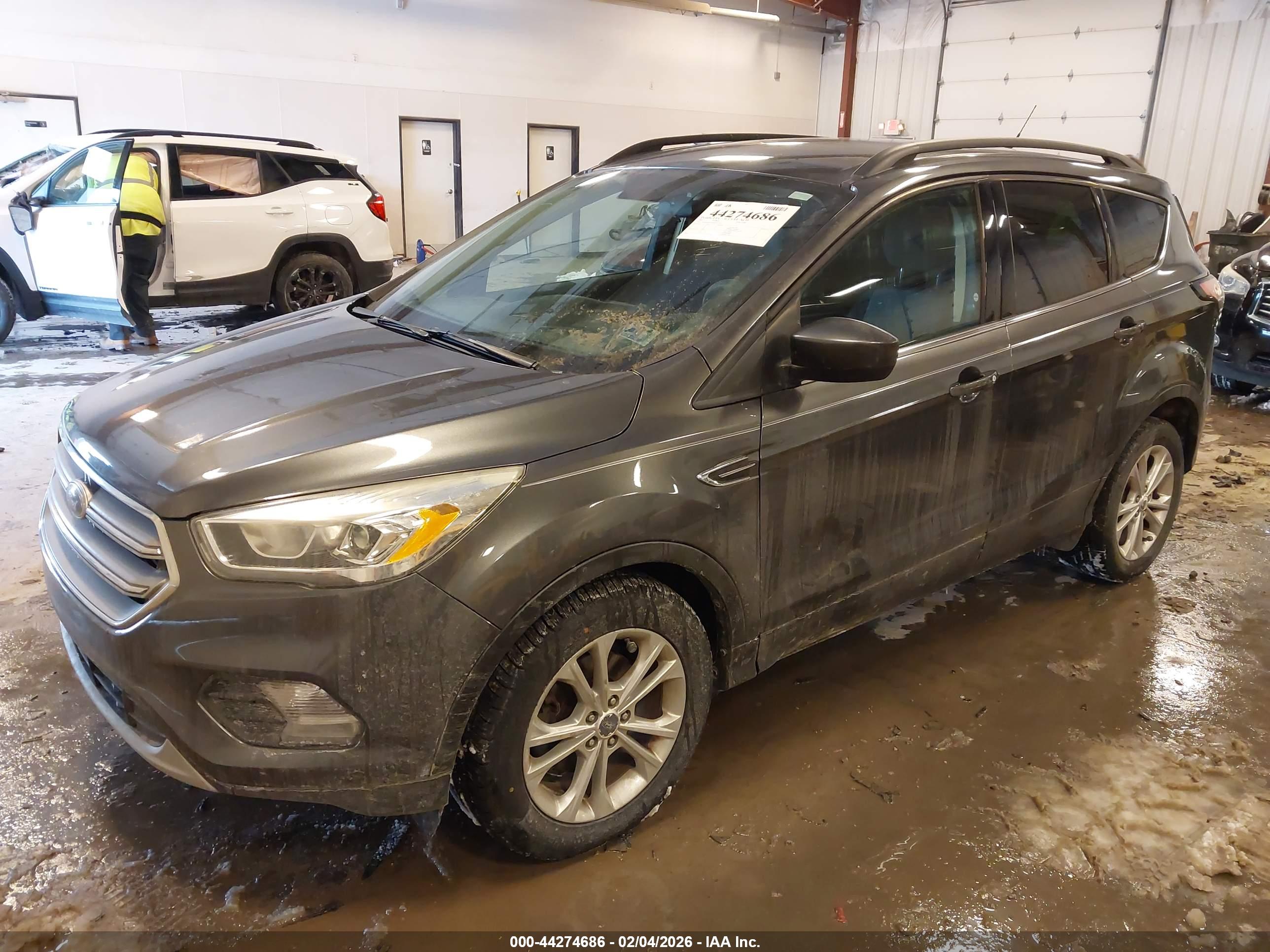 FORD ESCAPE image 2