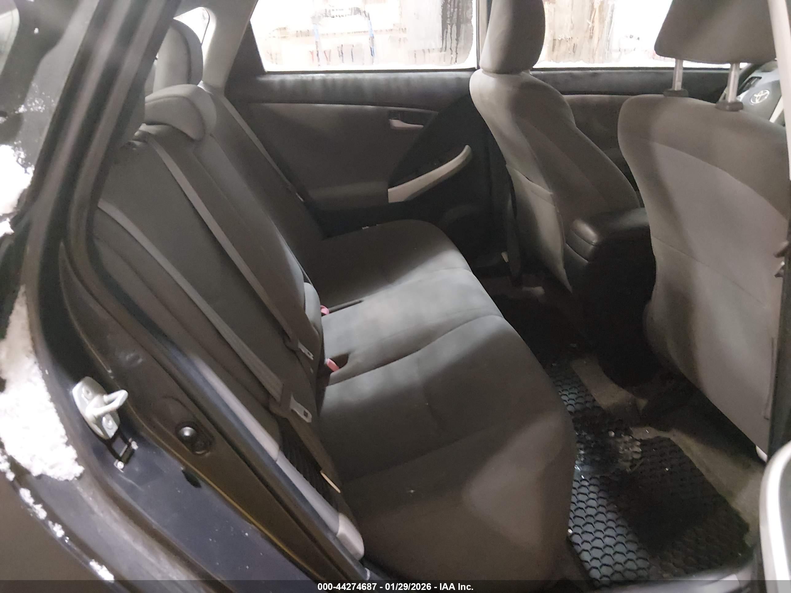 TOYOTA PRIUS image 8