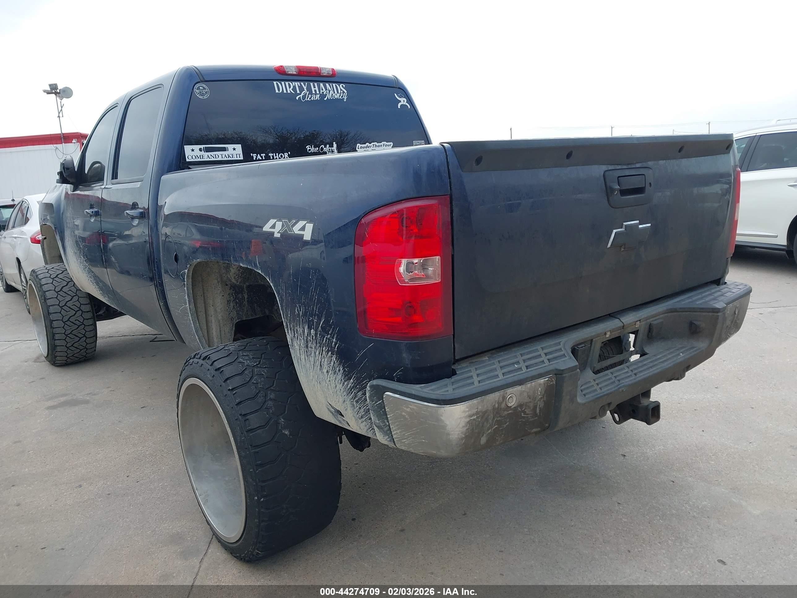 CHEVROLET SILVERADO image 3