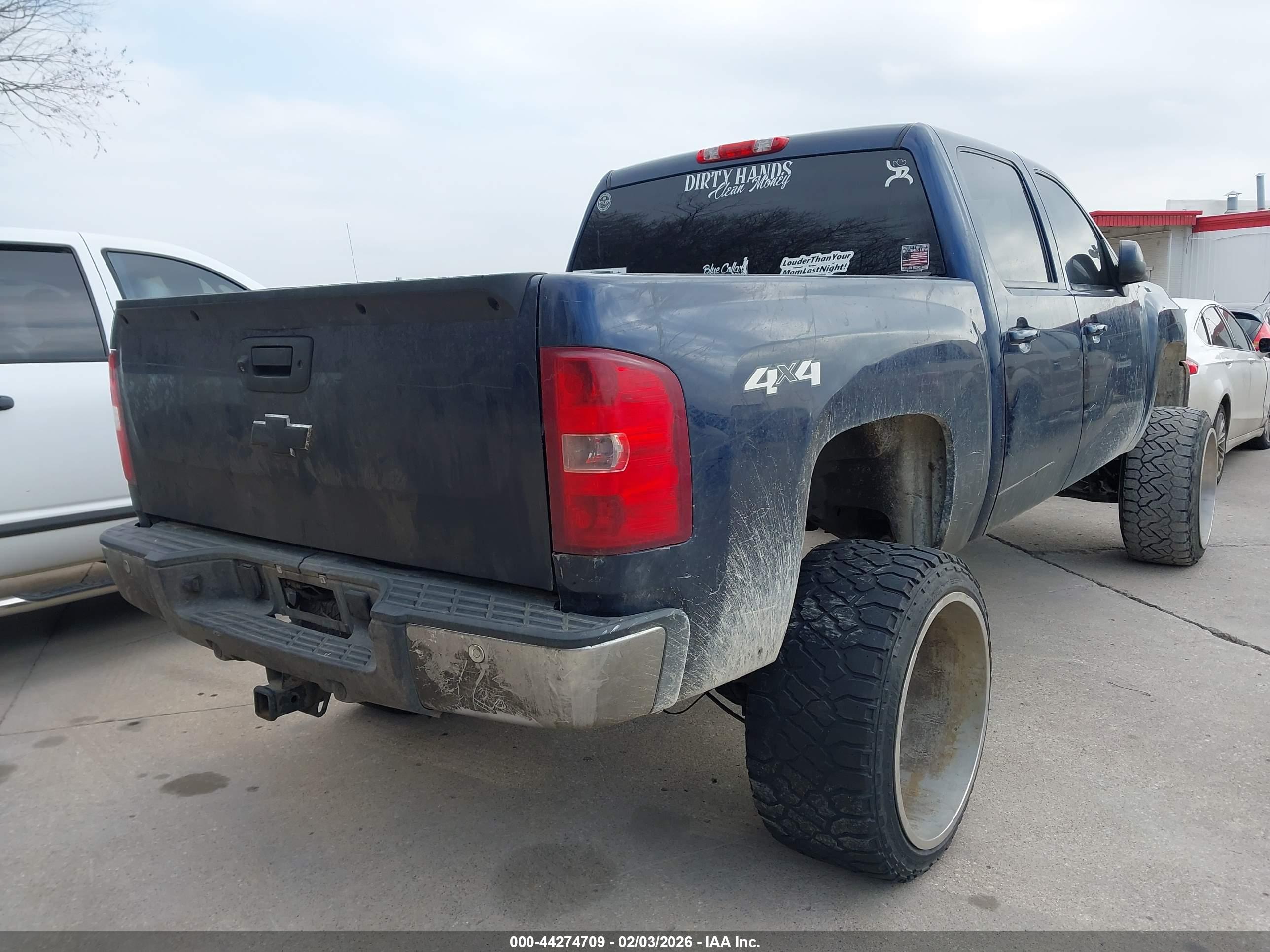 CHEVROLET SILVERADO image 4