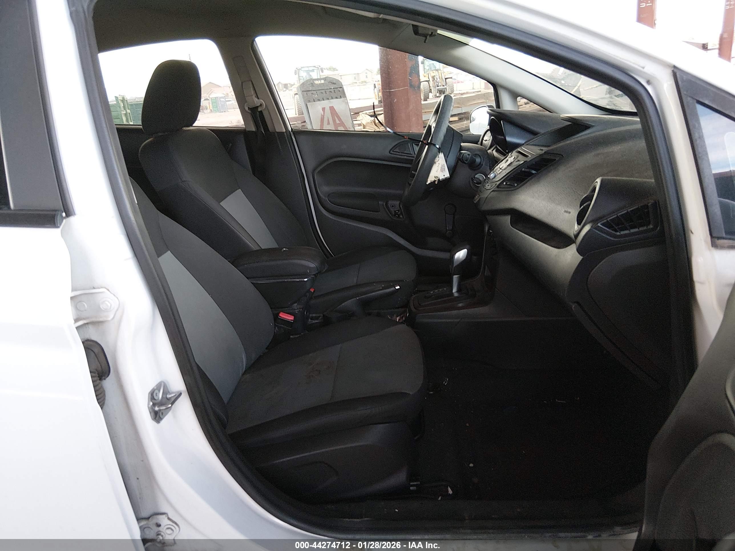 FORD FIESTA image 5