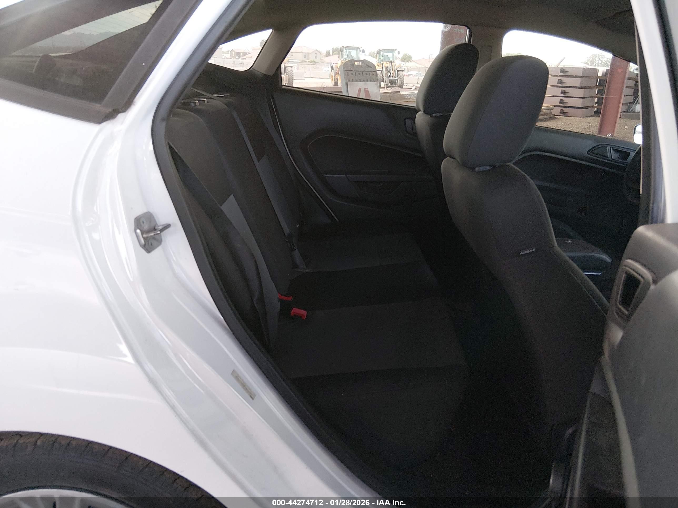 FORD FIESTA image 8