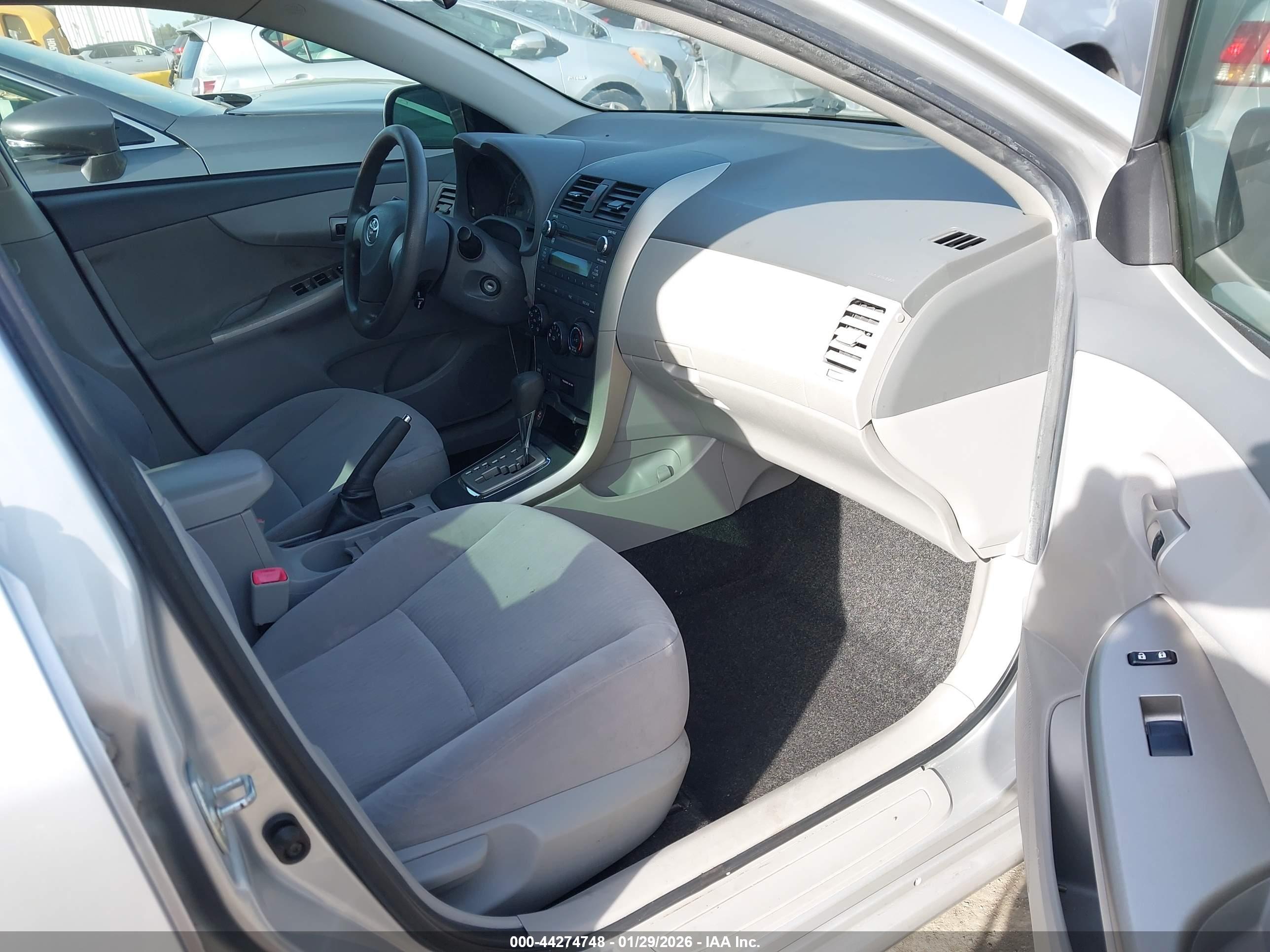 TOYOTA COROLLA image 5