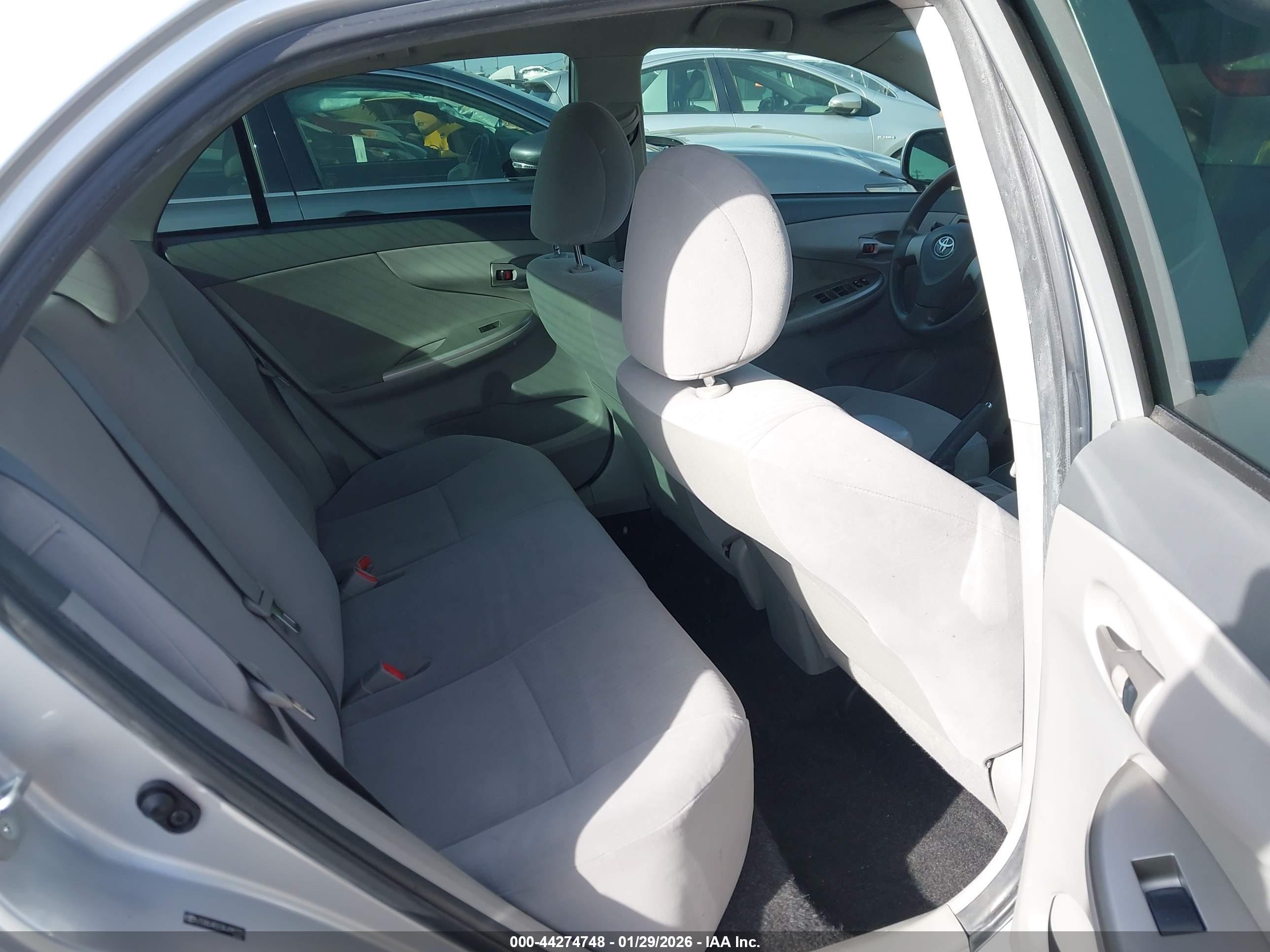 TOYOTA COROLLA image 8