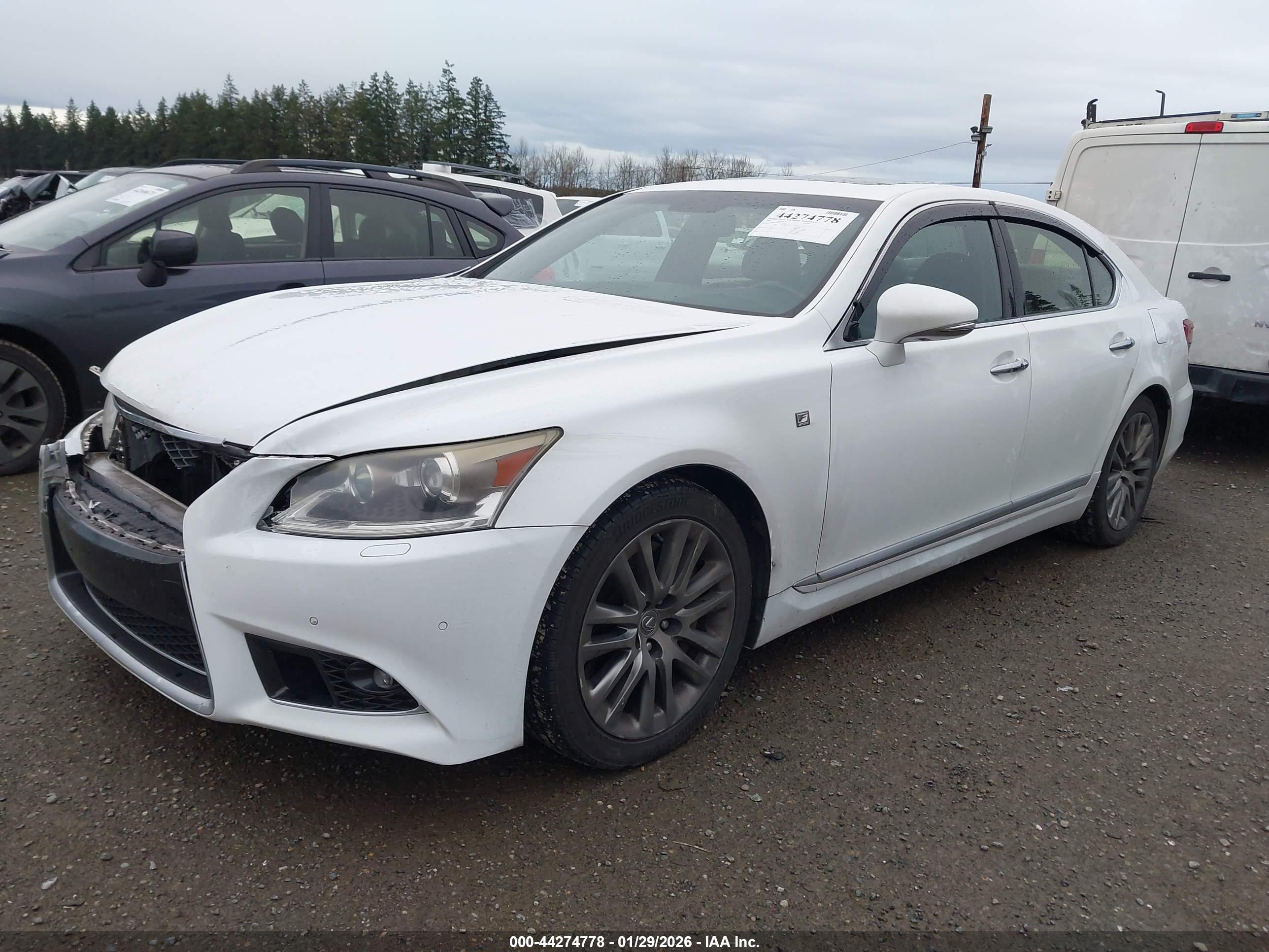 LEXUS LS image 2