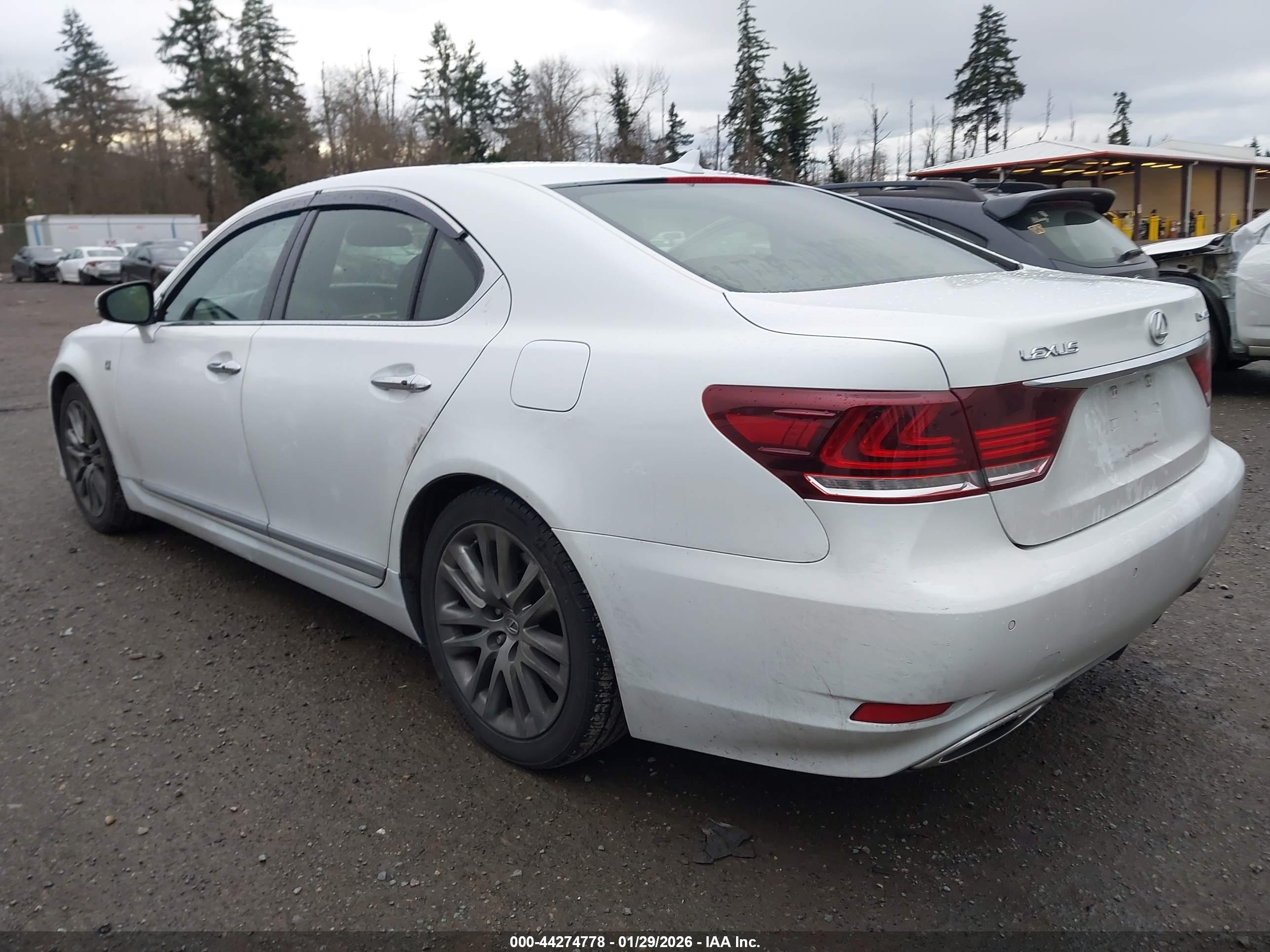 LEXUS LS image 3