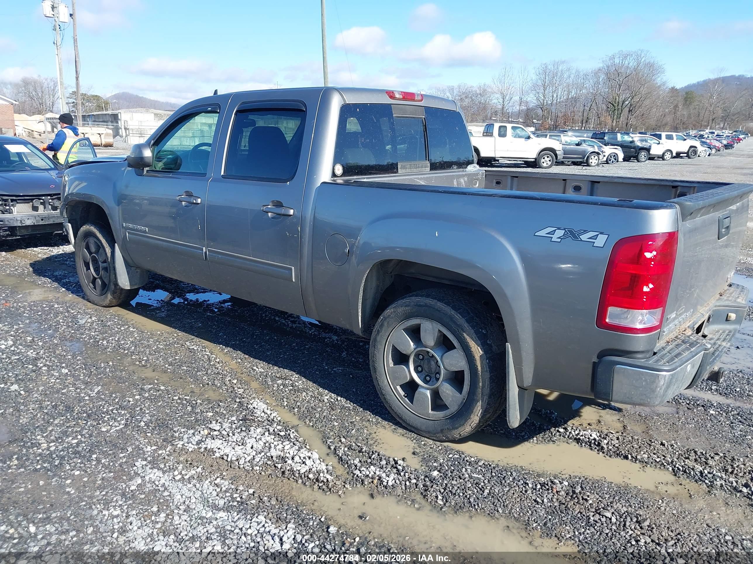 GMC SIERRA image 3